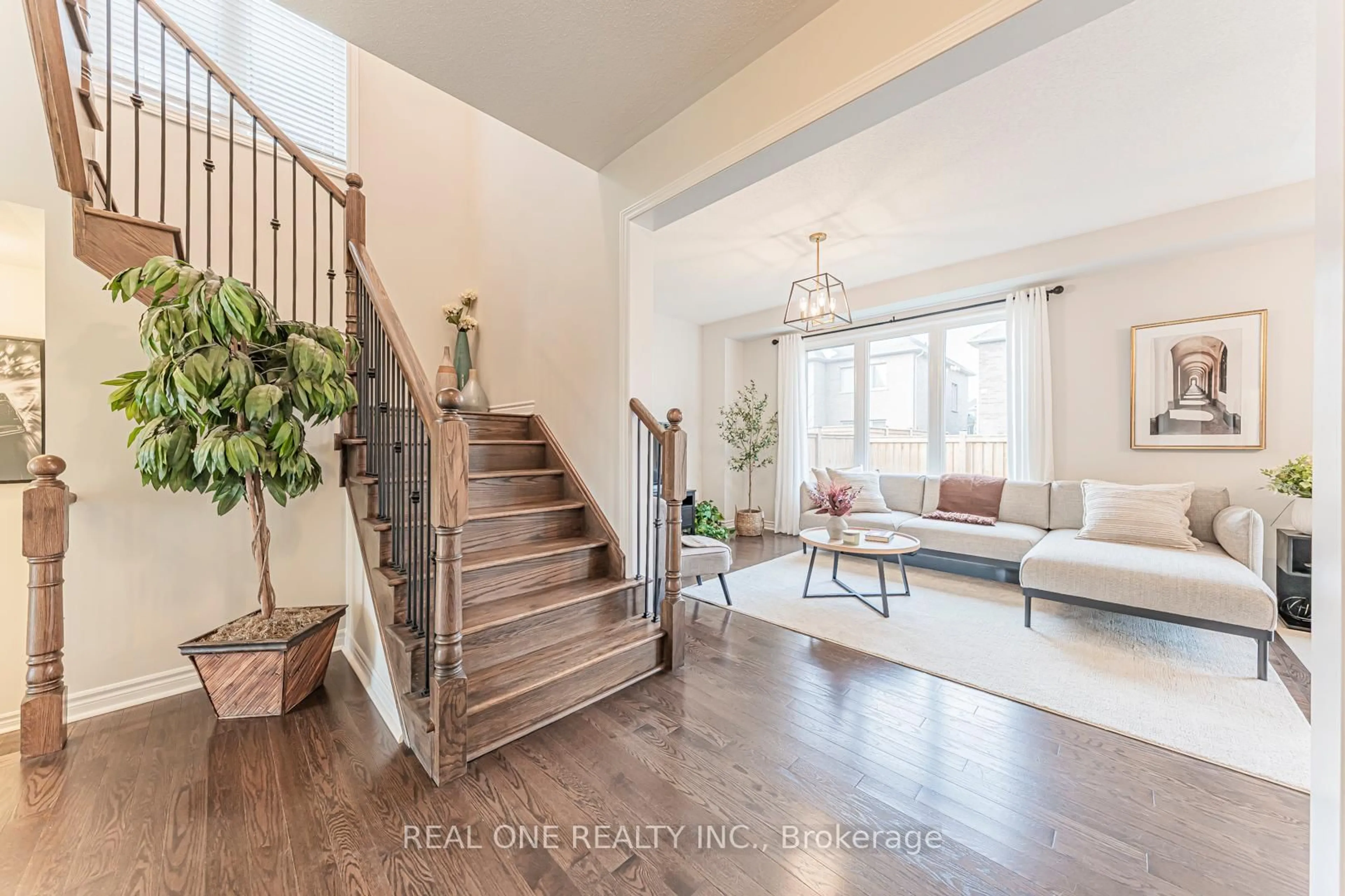 Indoor entryway for 28 Kerr St, Collingwood Ontario L9Y 4B6