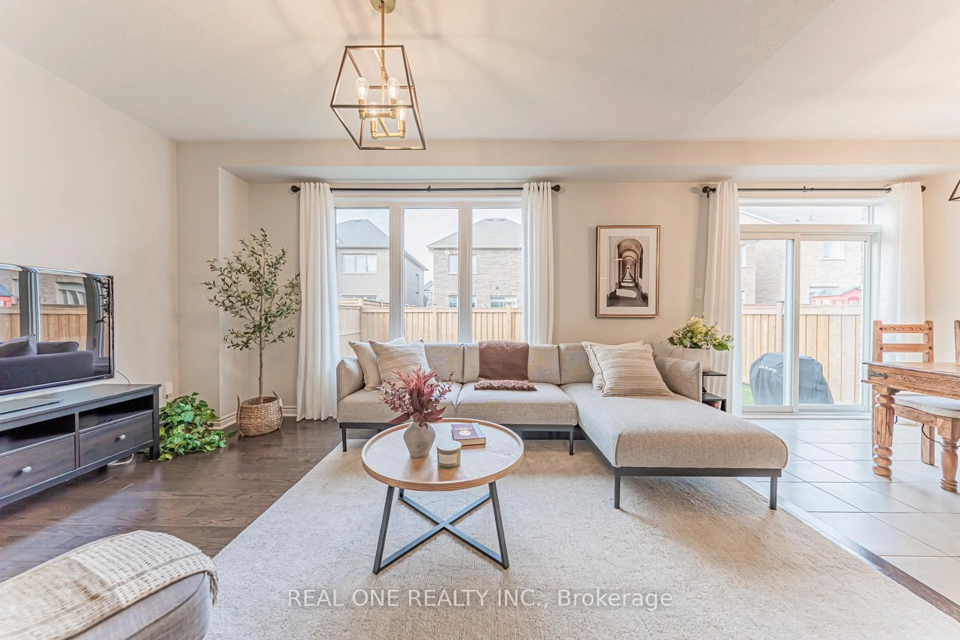 Living room with furniture, unknown for 28 Kerr St, Collingwood Ontario L9Y 4B6