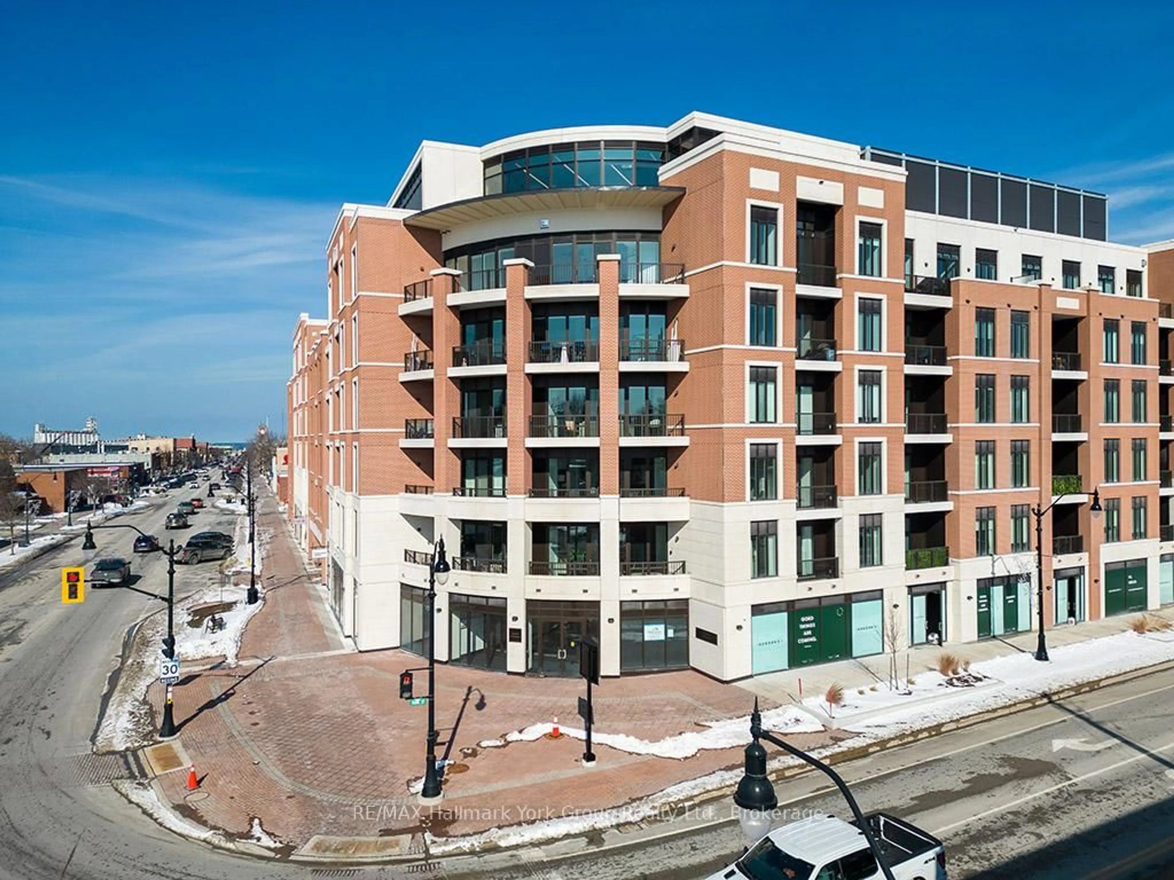 A pic from outside/outdoor area/front of a property/back of a property/a pic from drone, city buildings view from balcony for 1 Hume St #505, Collingwood Ontario L9Y 0X3