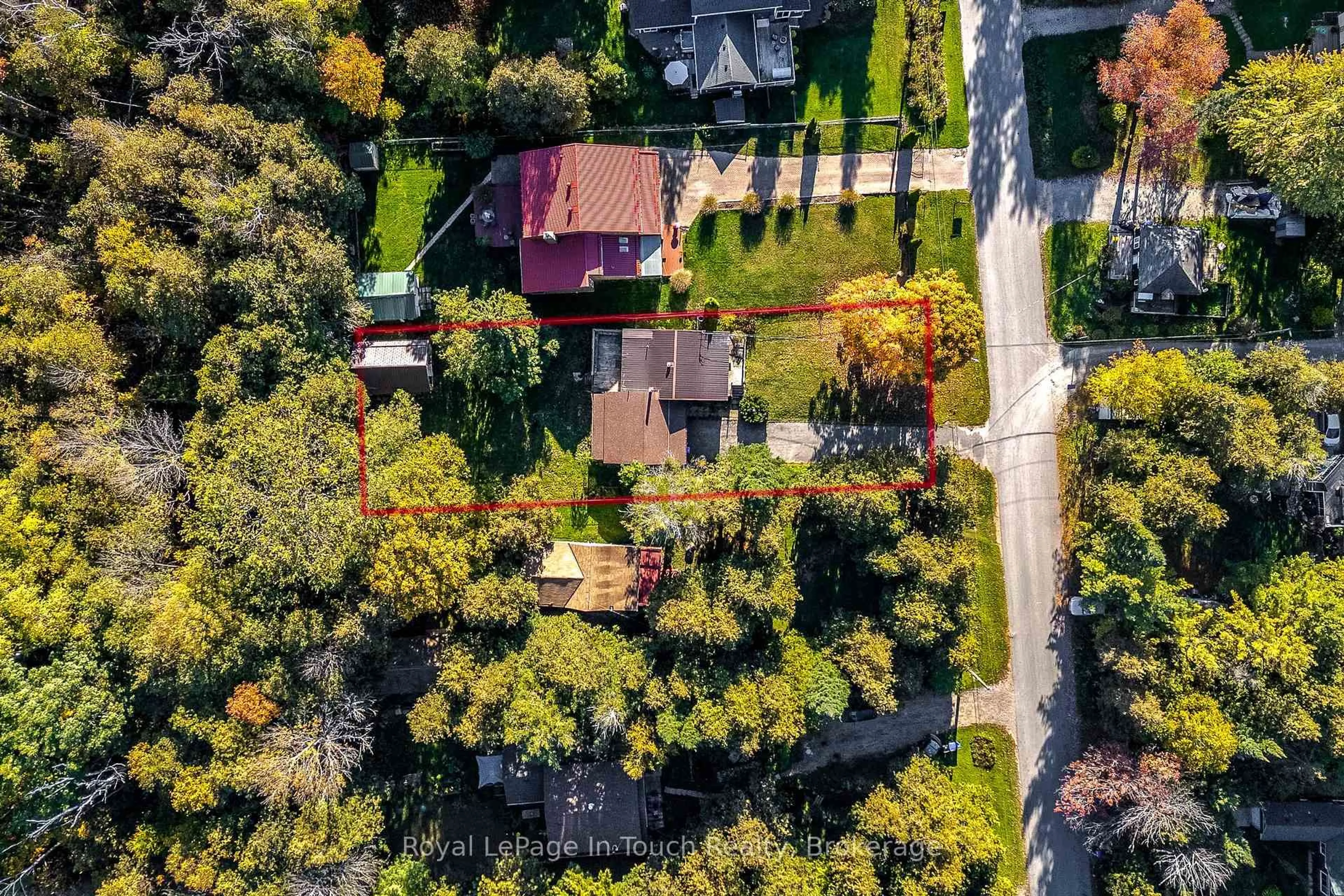 A pic from outside/outdoor area/front of a property/back of a property/a pic from drone, street for 77 King Rd, Tay Ontario L0K 2C0