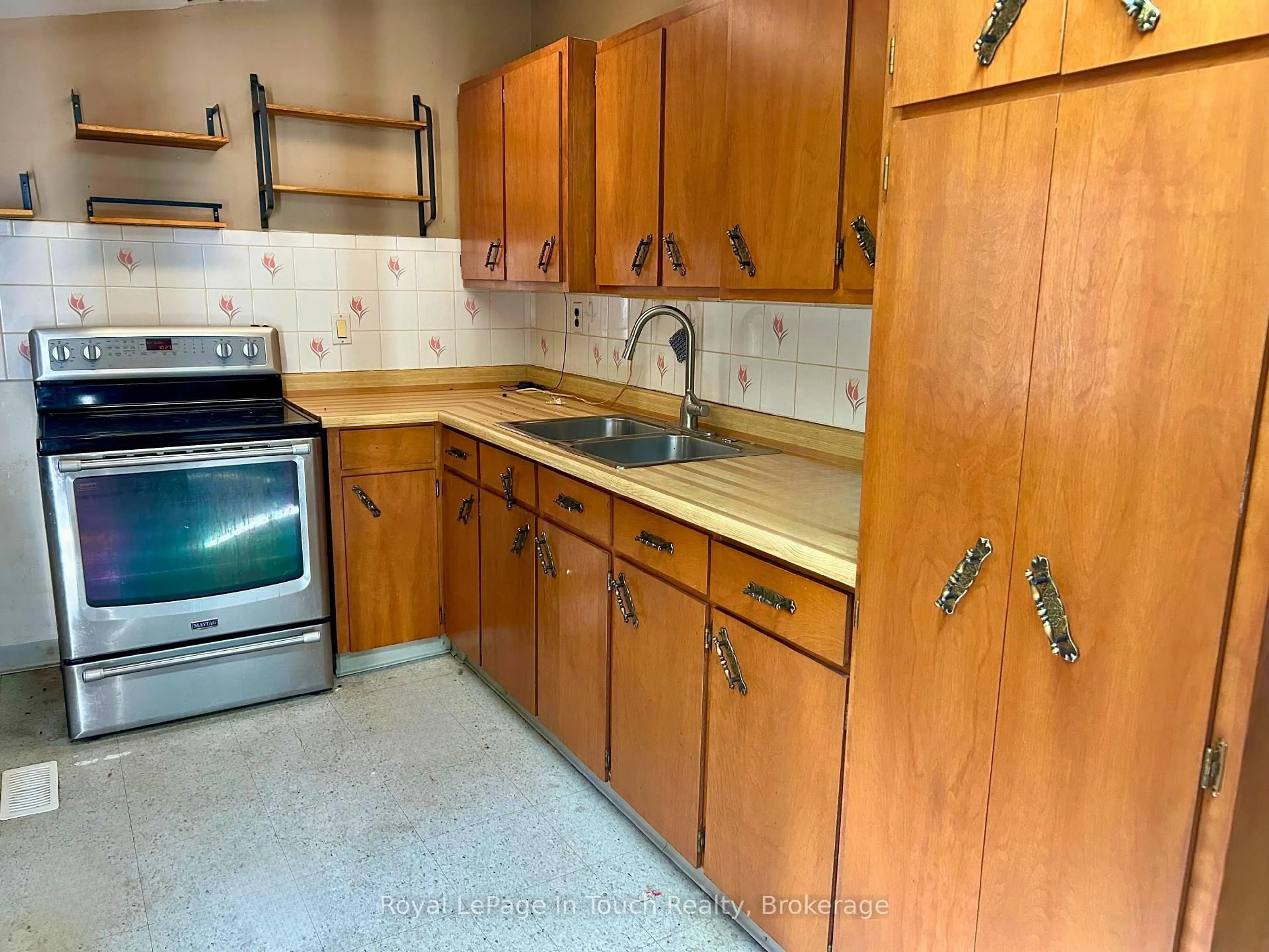 Standard kitchen, unknown for 77 King Rd, Tay Ontario L0K 2C0