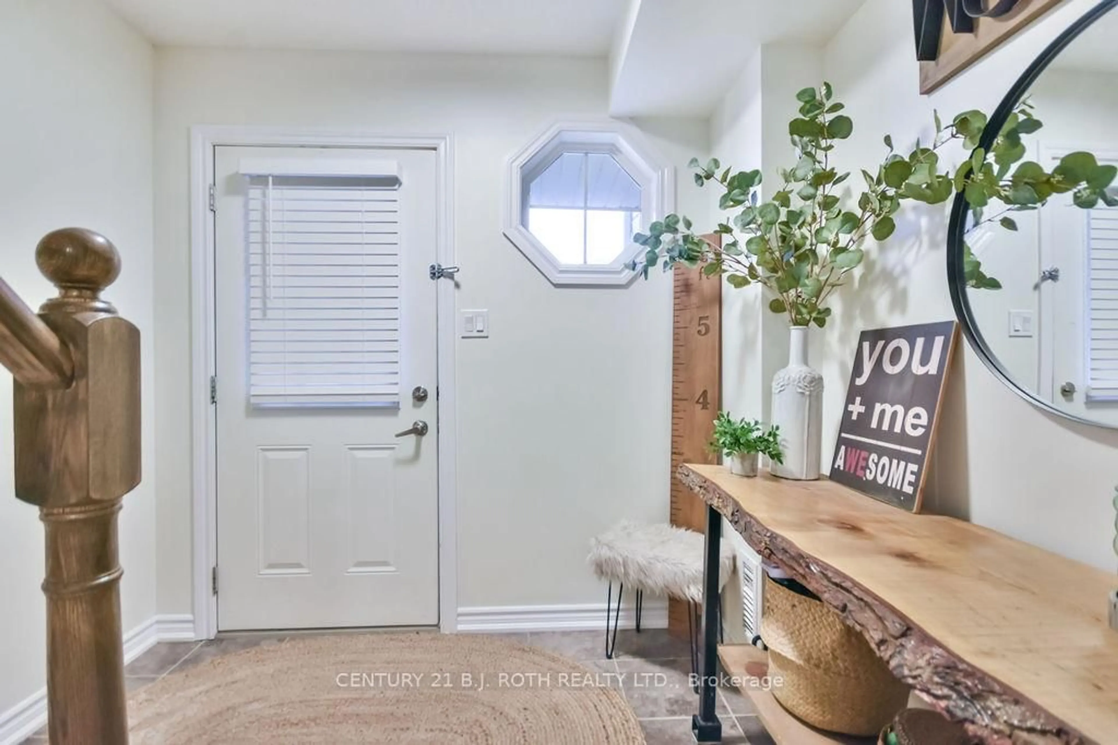 Indoor entryway for 49 Ferndale Dr #3, Barrie Ontario L4N 5W9