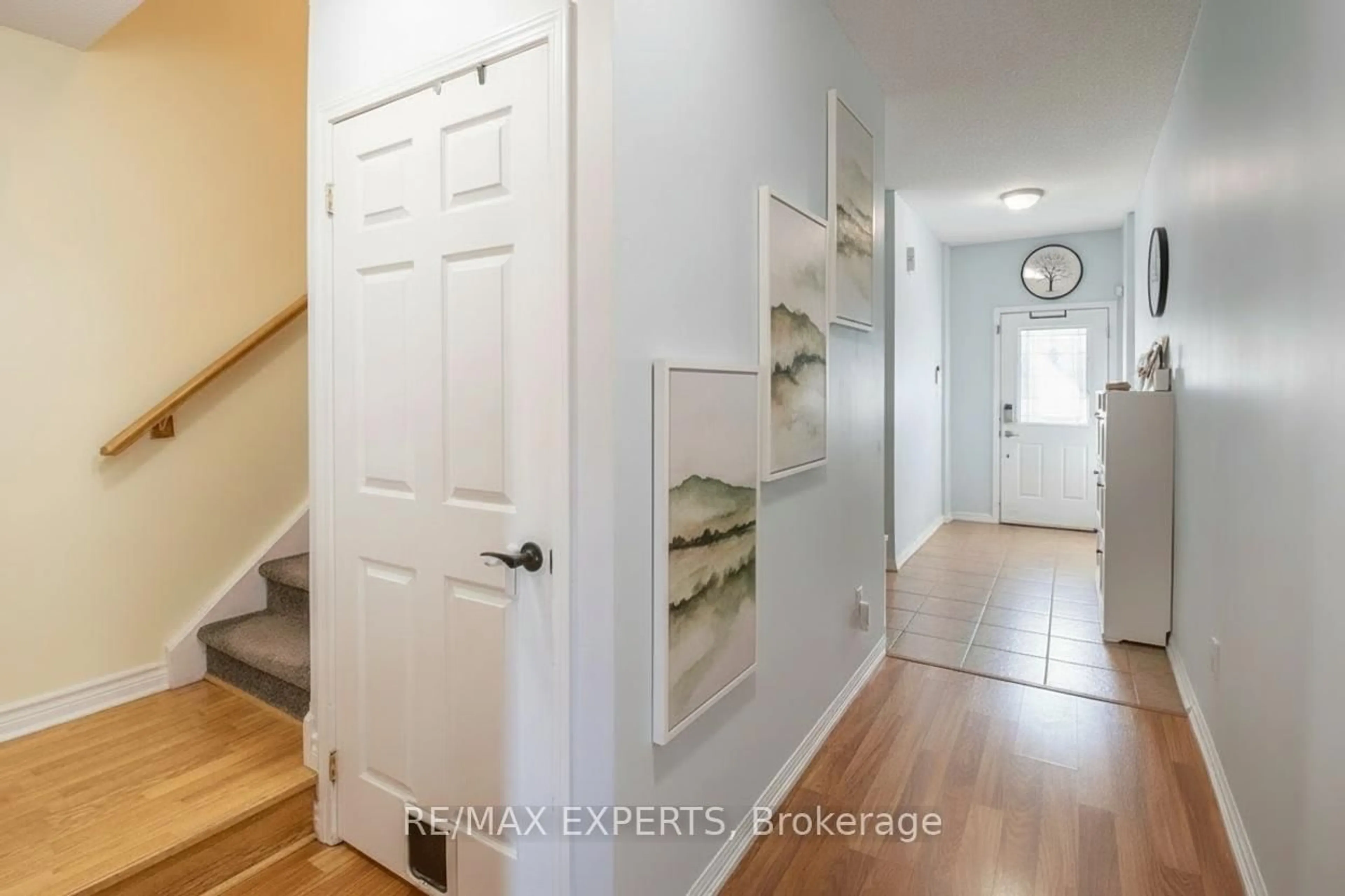 Indoor entryway for 175 Stanley St #64, Barrie Ontario L4M 0G2