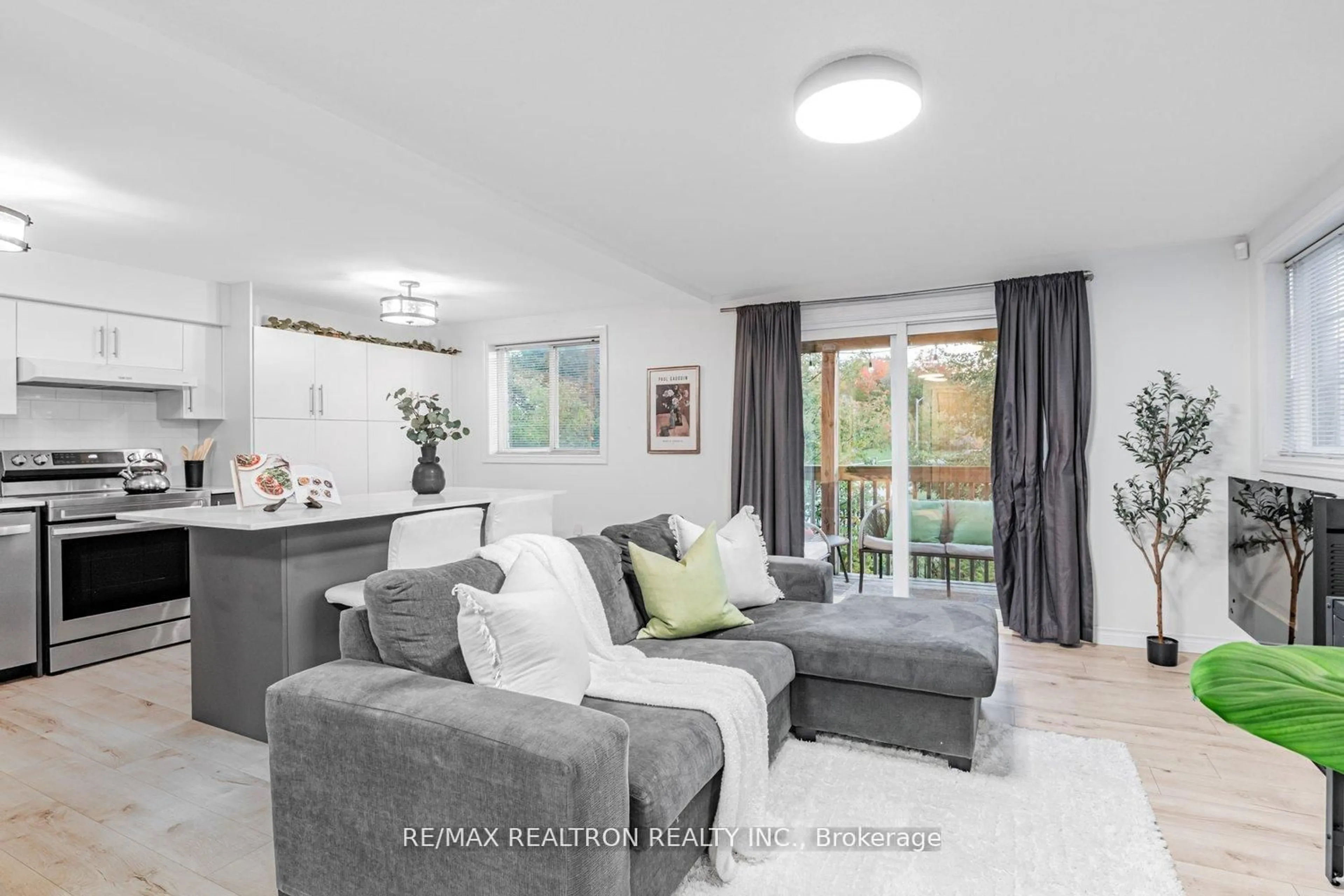 Living room with furniture, unknown for 83 Goodwin Dr #8, Barrie Ontario L4N 6K4