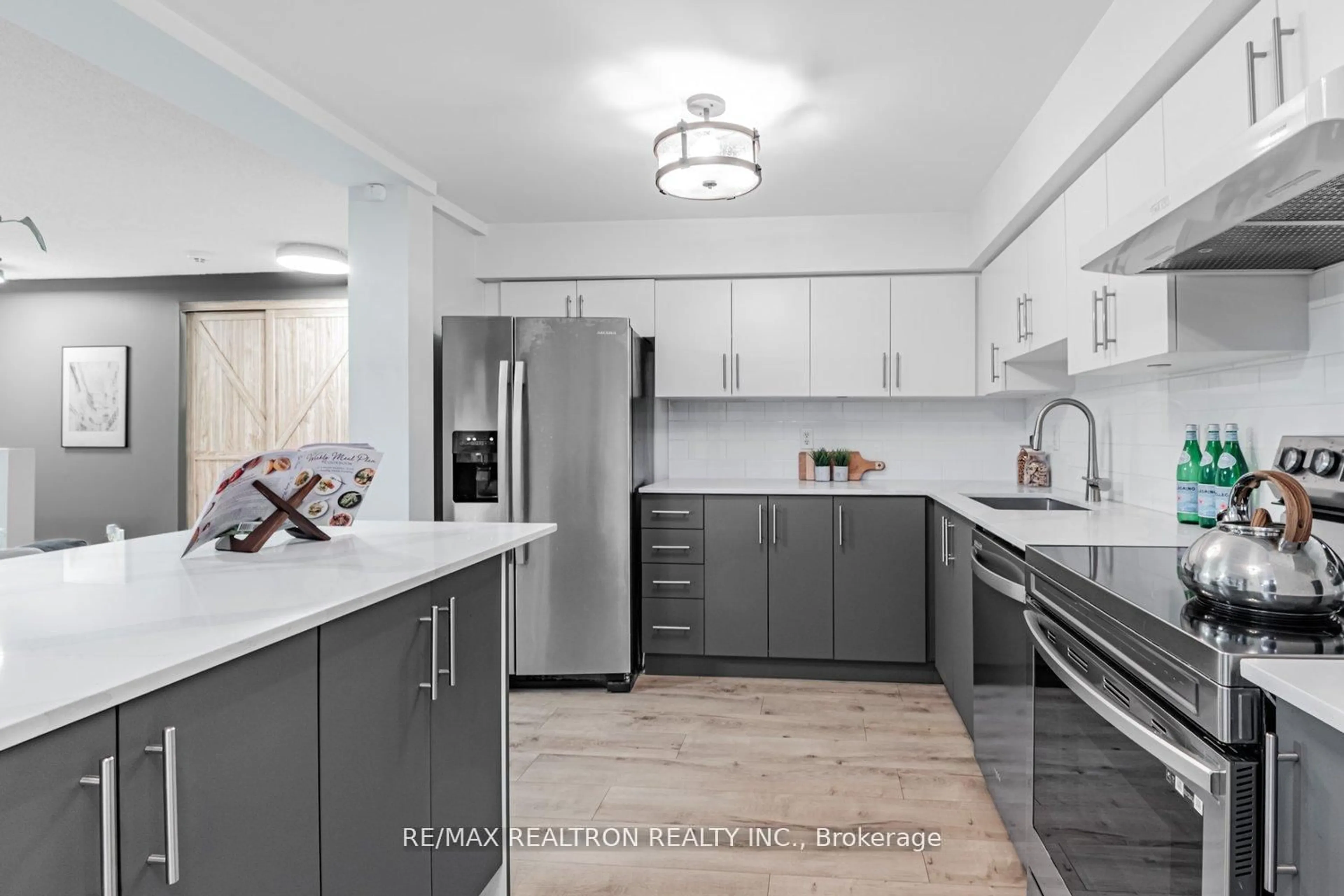 Open concept kitchen, ceramic/tile floor for 83 Goodwin Dr #8, Barrie Ontario L4N 6K4