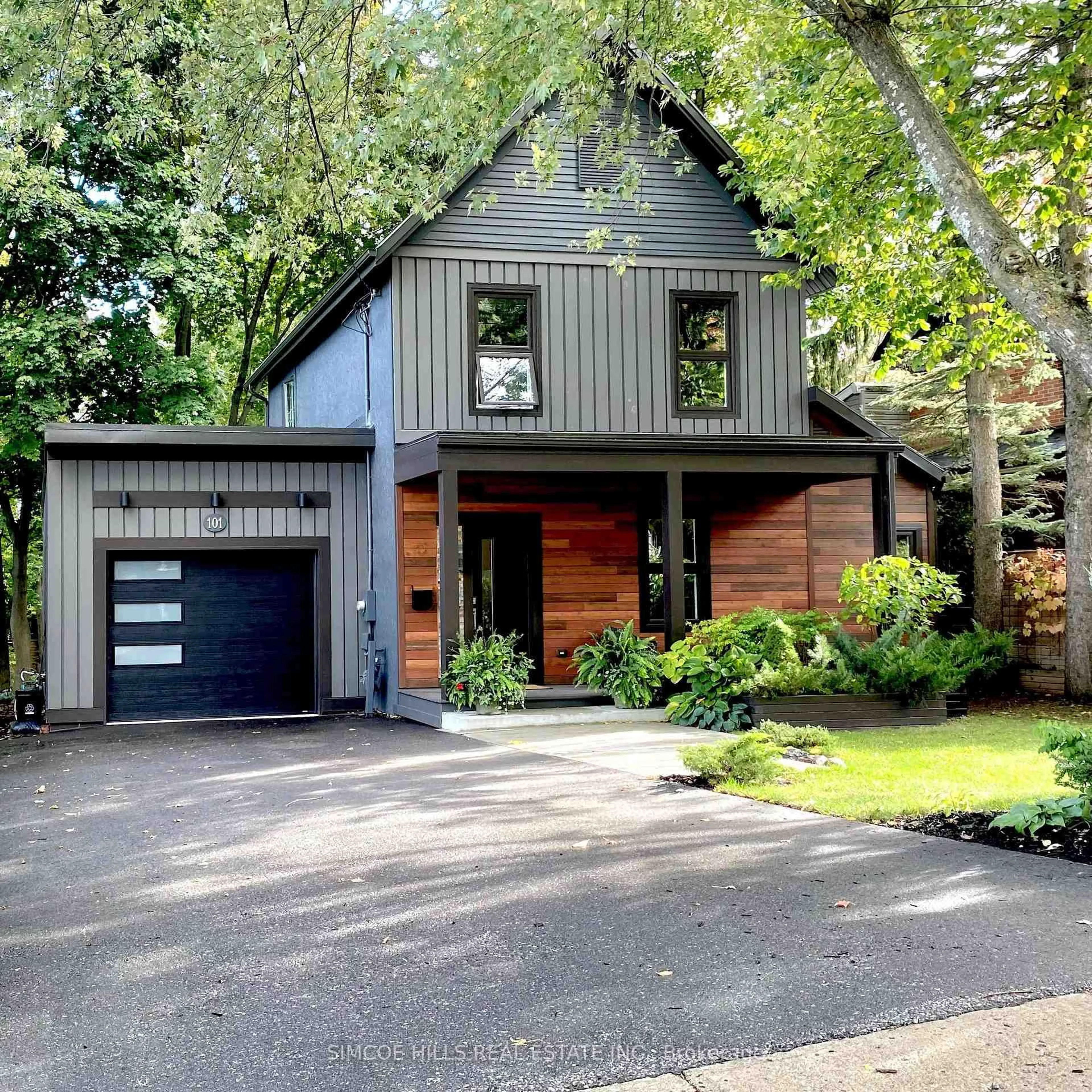 Home with brick exterior material, street for 101 Jarvis St, Orillia Ontario L3V 2A4