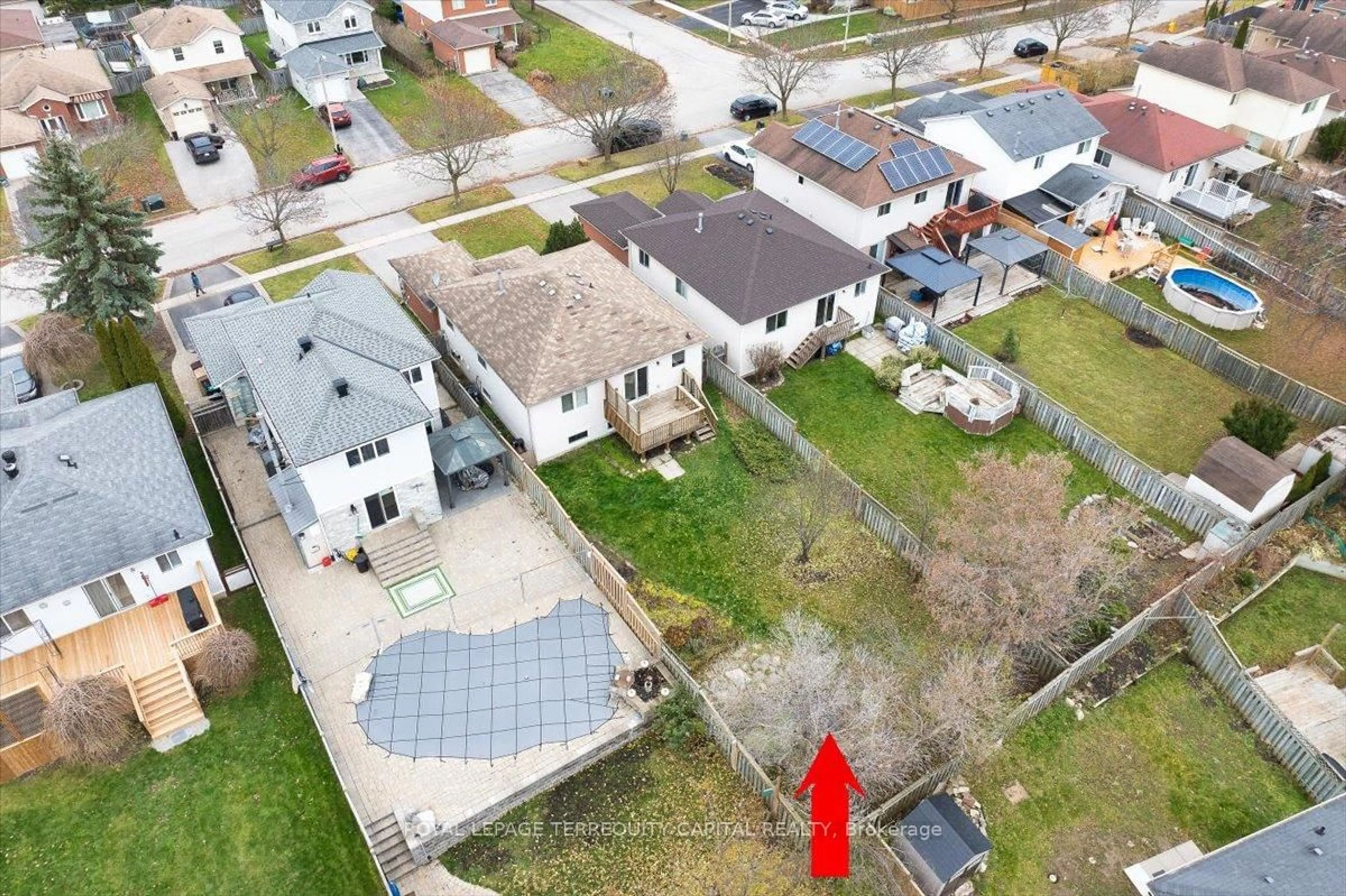 A pic from outside/outdoor area/front of a property/back of a property/a pic from drone, street for 44 Ward Dr, Barrie Ontario L4N 7P2