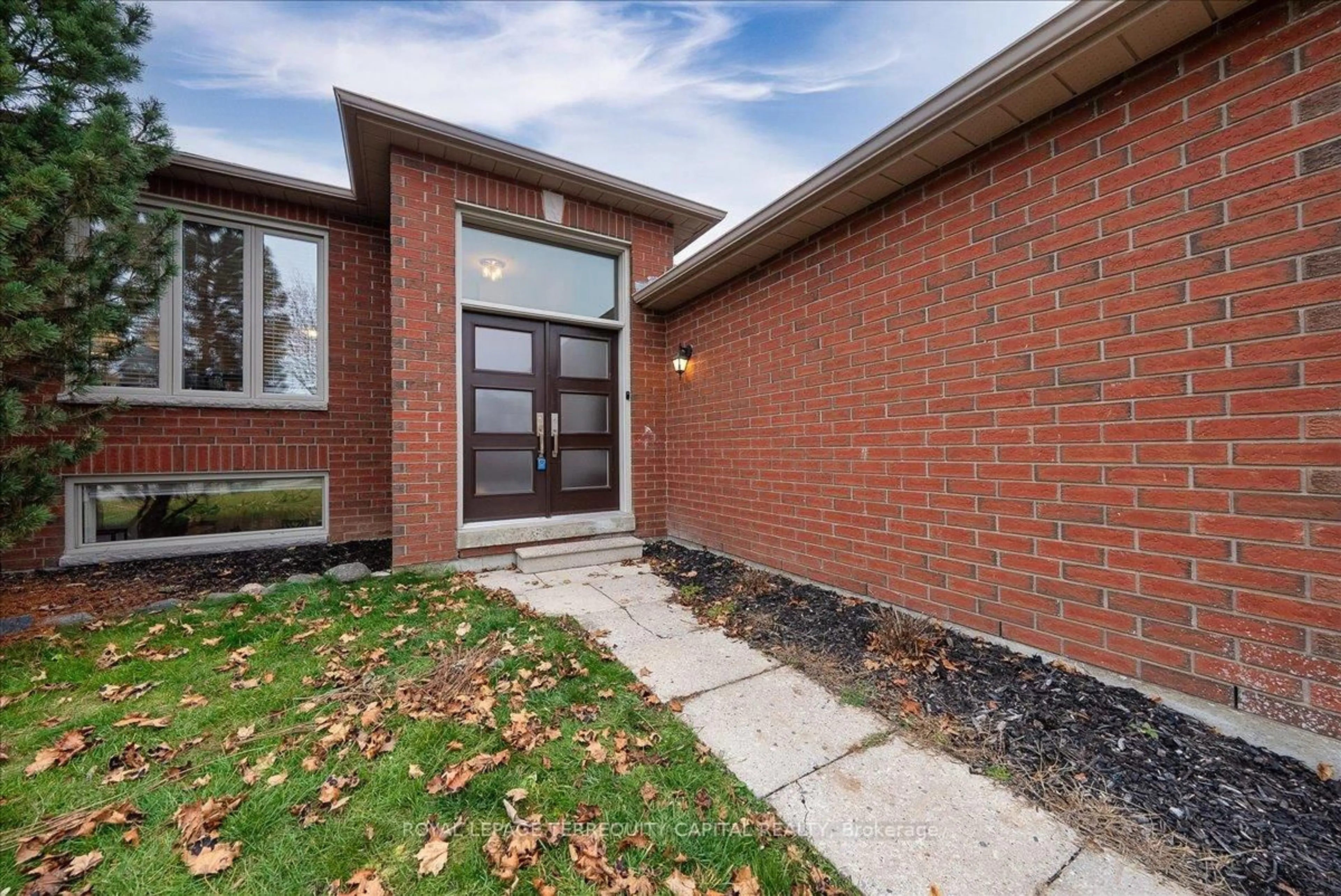 Home with brick exterior material, street for 44 Ward Dr, Barrie Ontario L4N 7P2