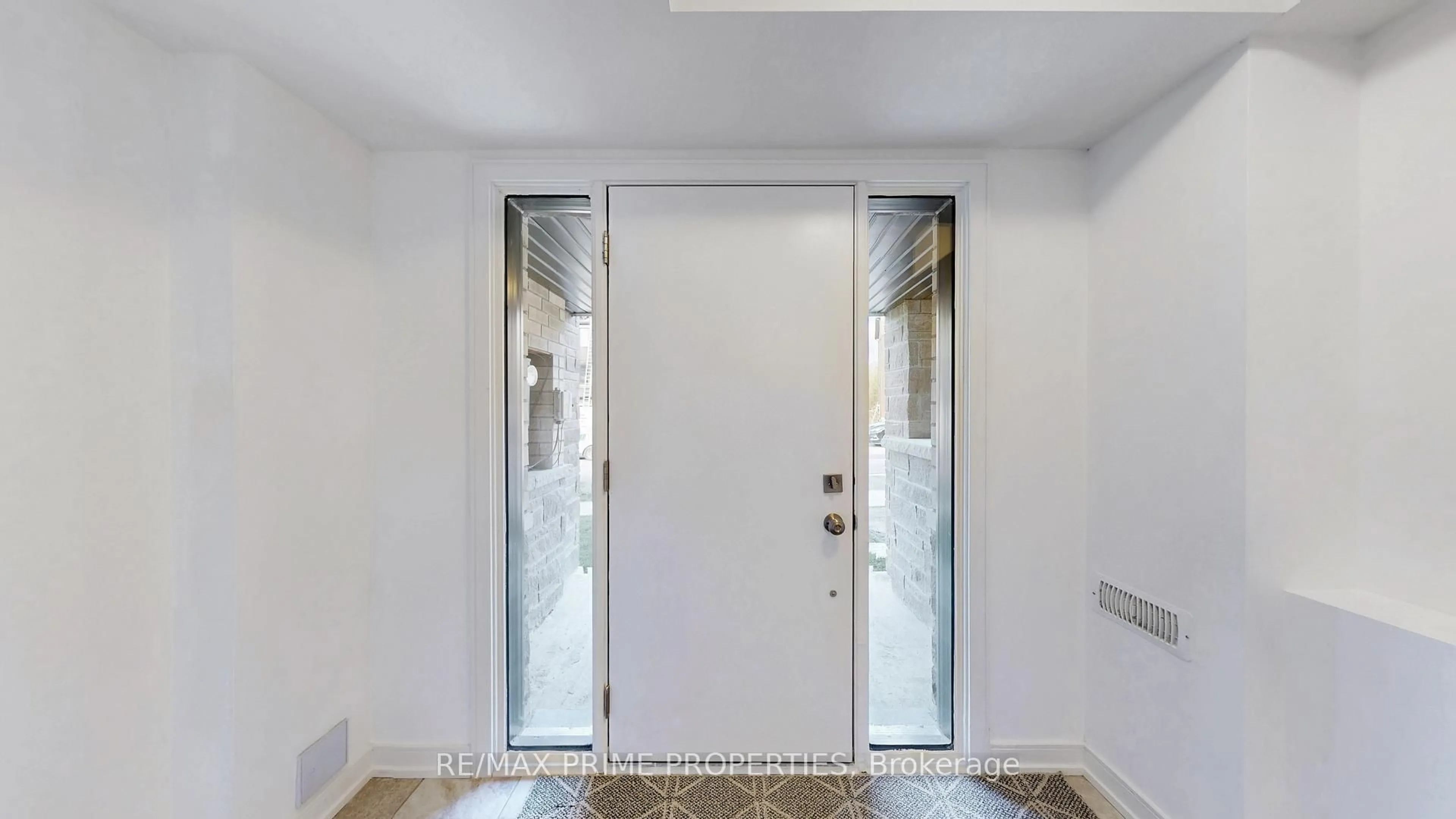 Indoor entryway for 113 Blue Forest Cres, Barrie Ontario L9J 0N7