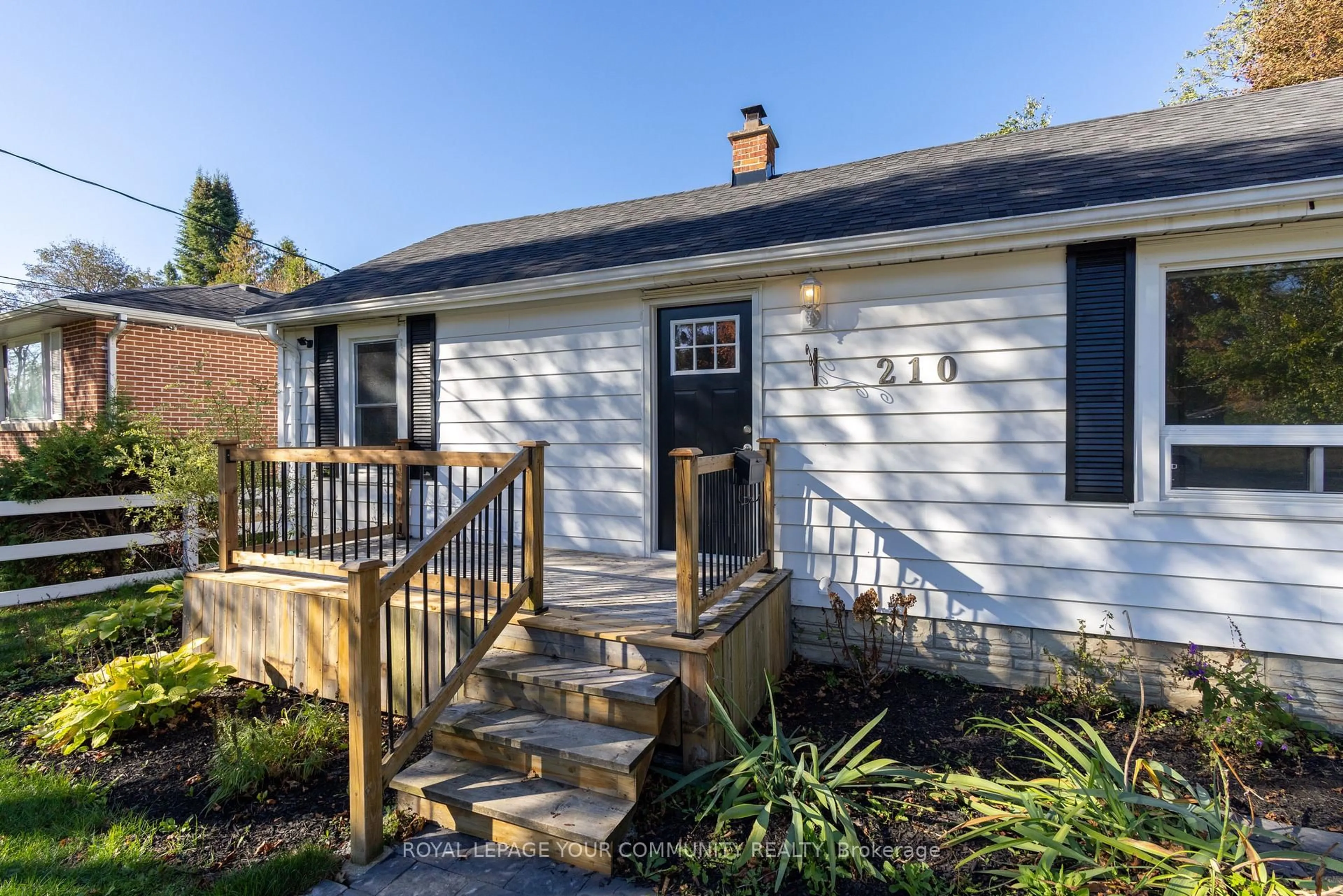 Home with vinyl exterior material, street for 210 Cox Mill Rd, Barrie Ontario L4N 4G5