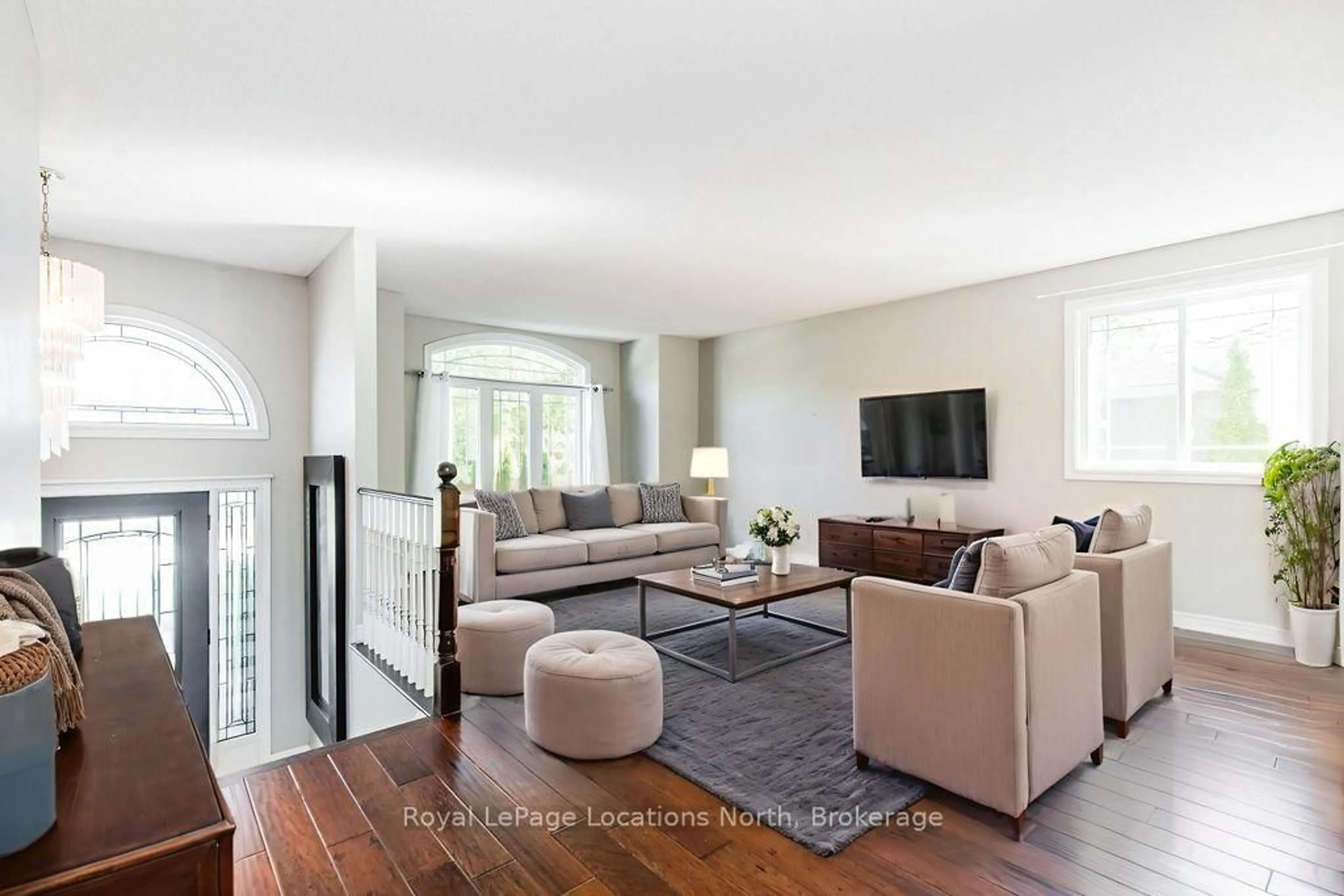 Living room with furniture, unknown for 88 61ST St, Wasaga Beach Ontario L9Z 2Z3