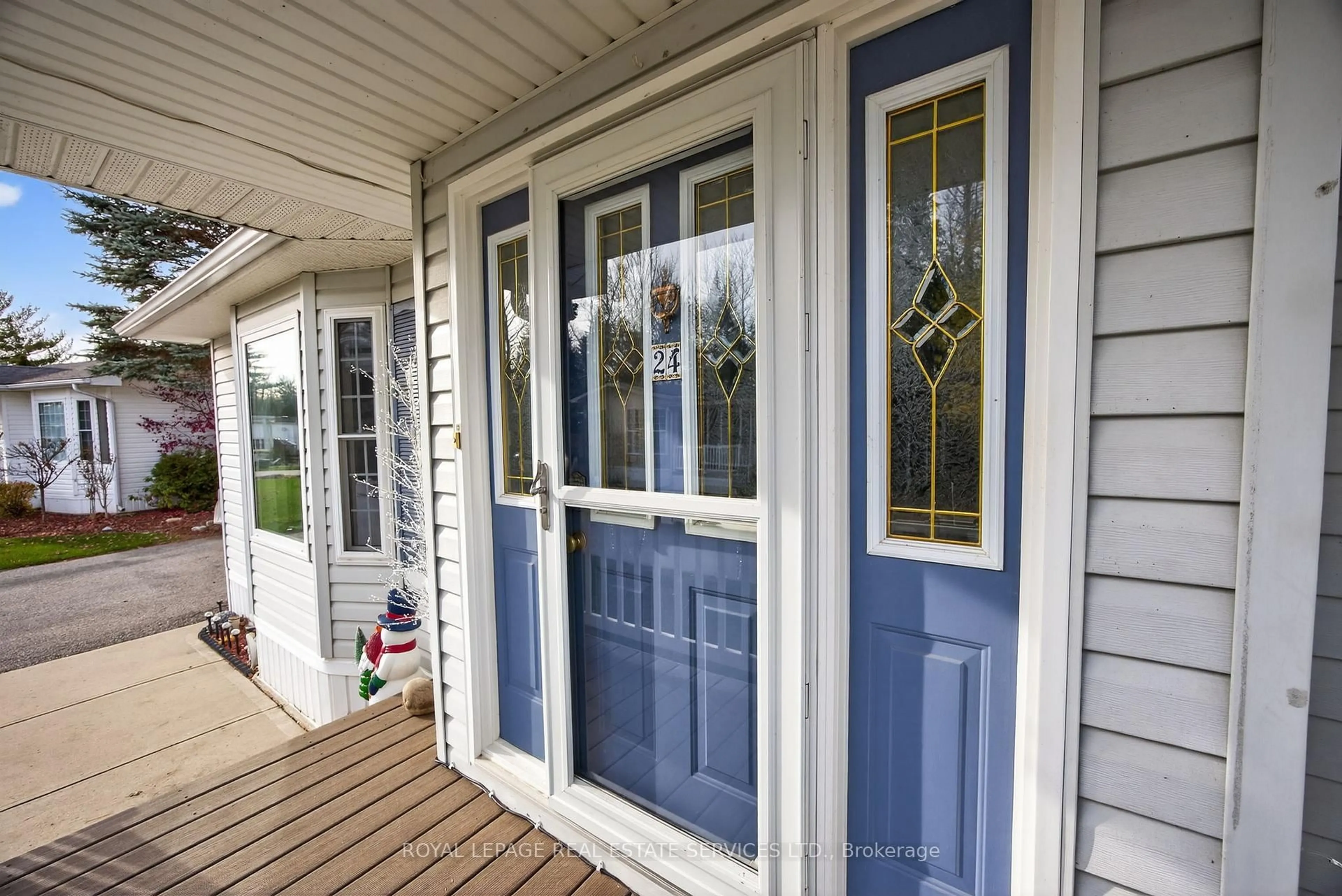 Home with vinyl exterior material, street for 24 Topaz St, Wasaga Beach Ontario L9Z 1X7