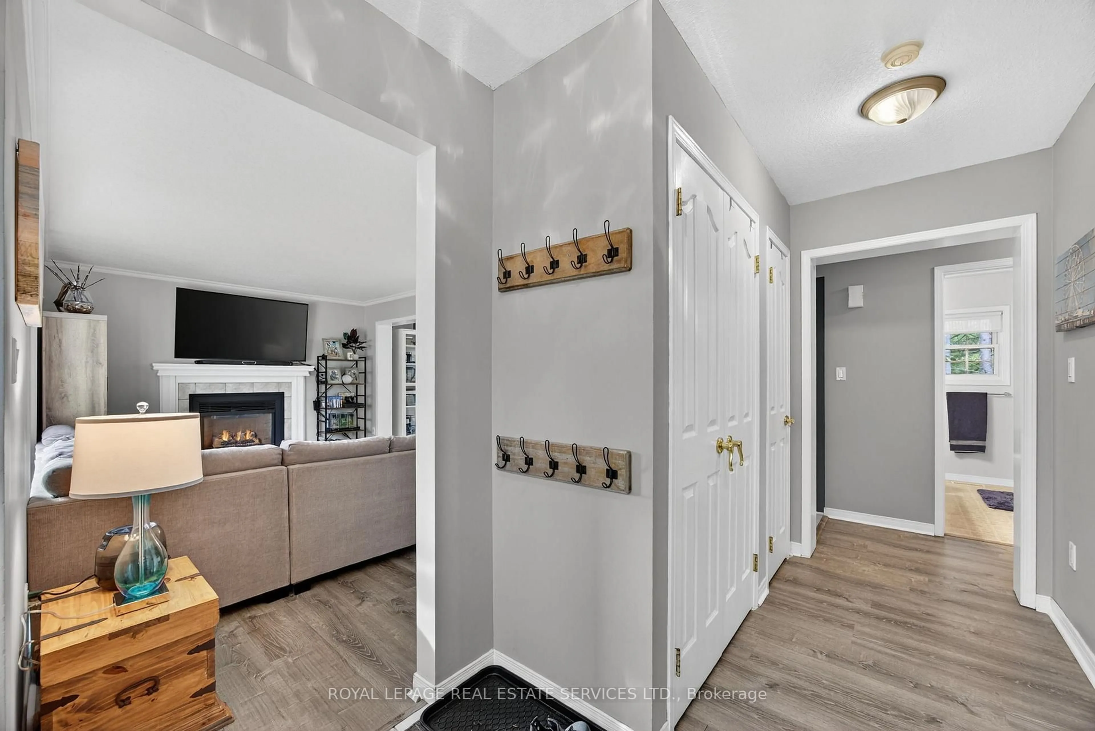 Indoor entryway for 24 Topaz St, Wasaga Beach Ontario L9Z 1X7