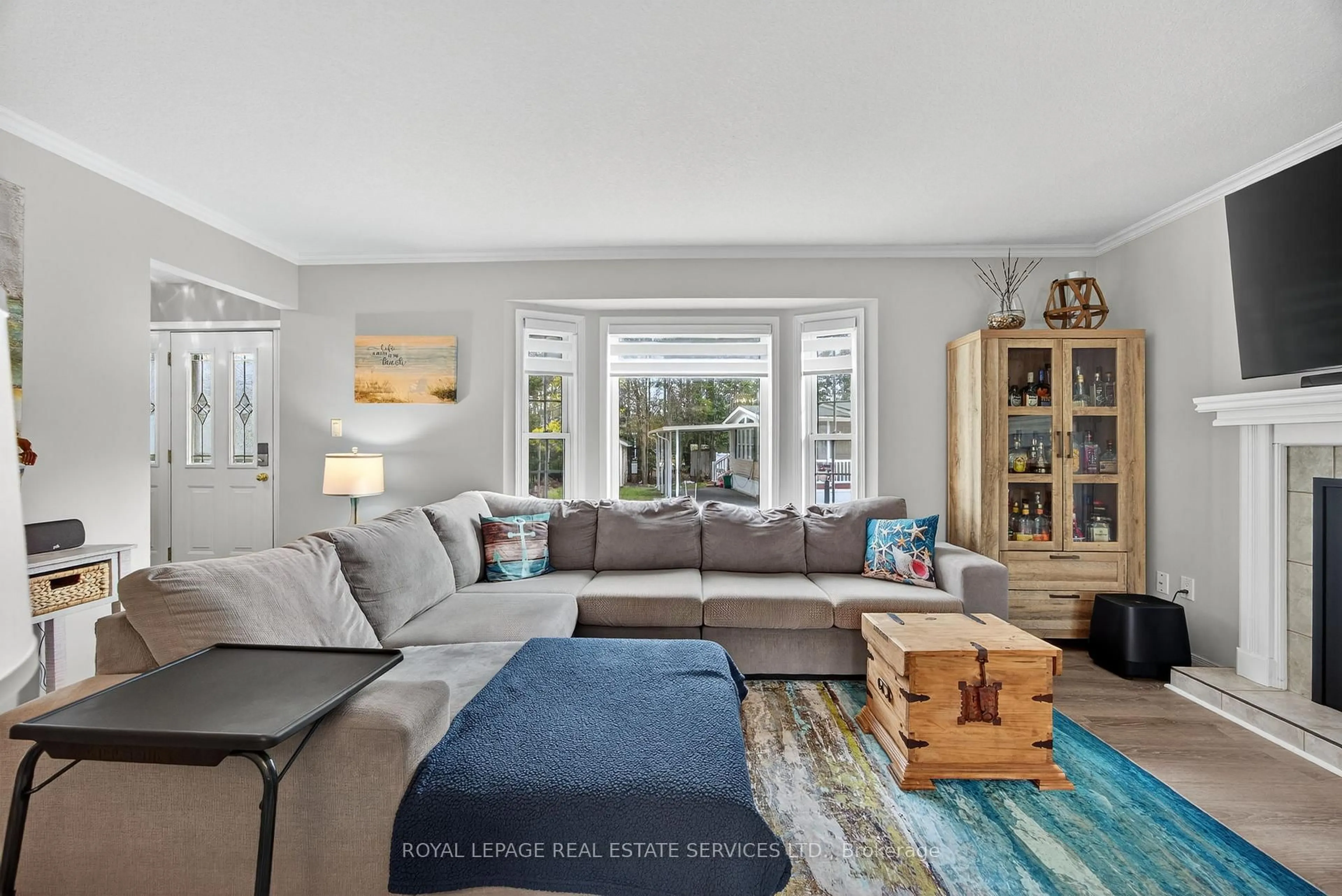 Living room with furniture, unknown for 24 Topaz St, Wasaga Beach Ontario L9Z 1X7