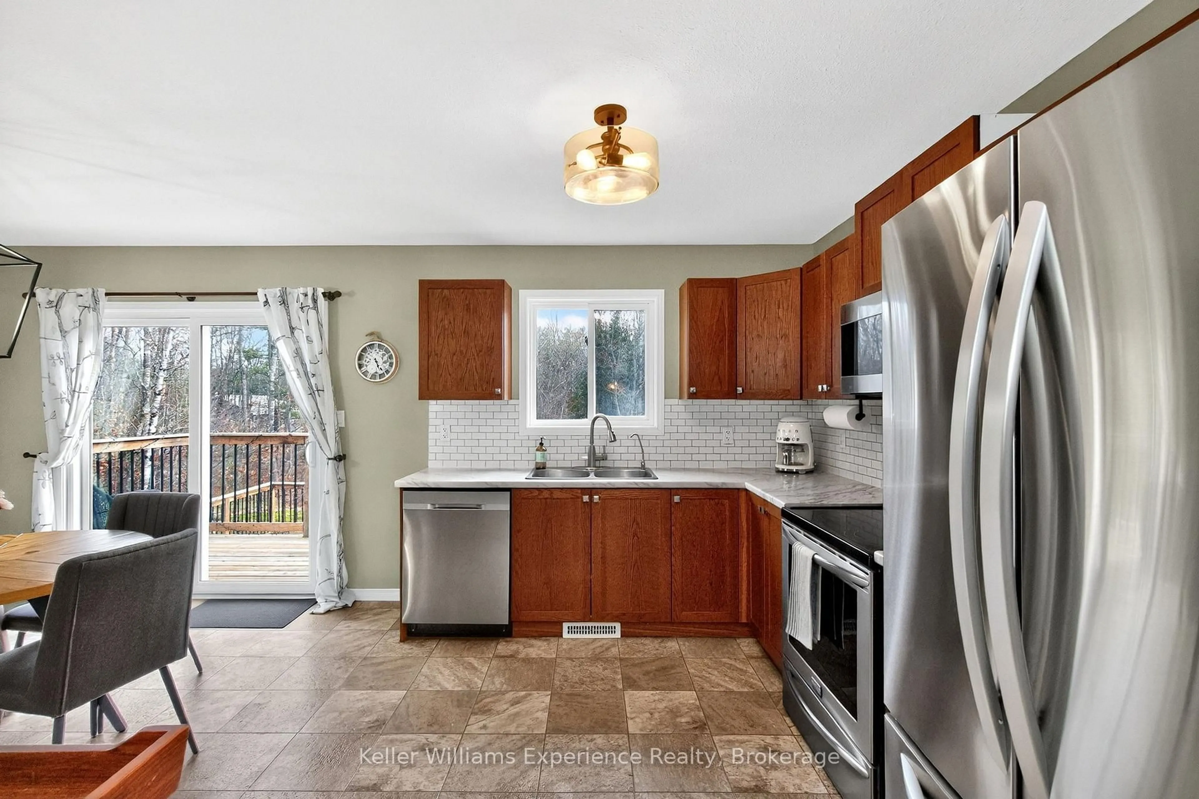 Open concept kitchen, ceramic/tile floor for 2891 Brady Dr, Severn Ontario P0E 1N0