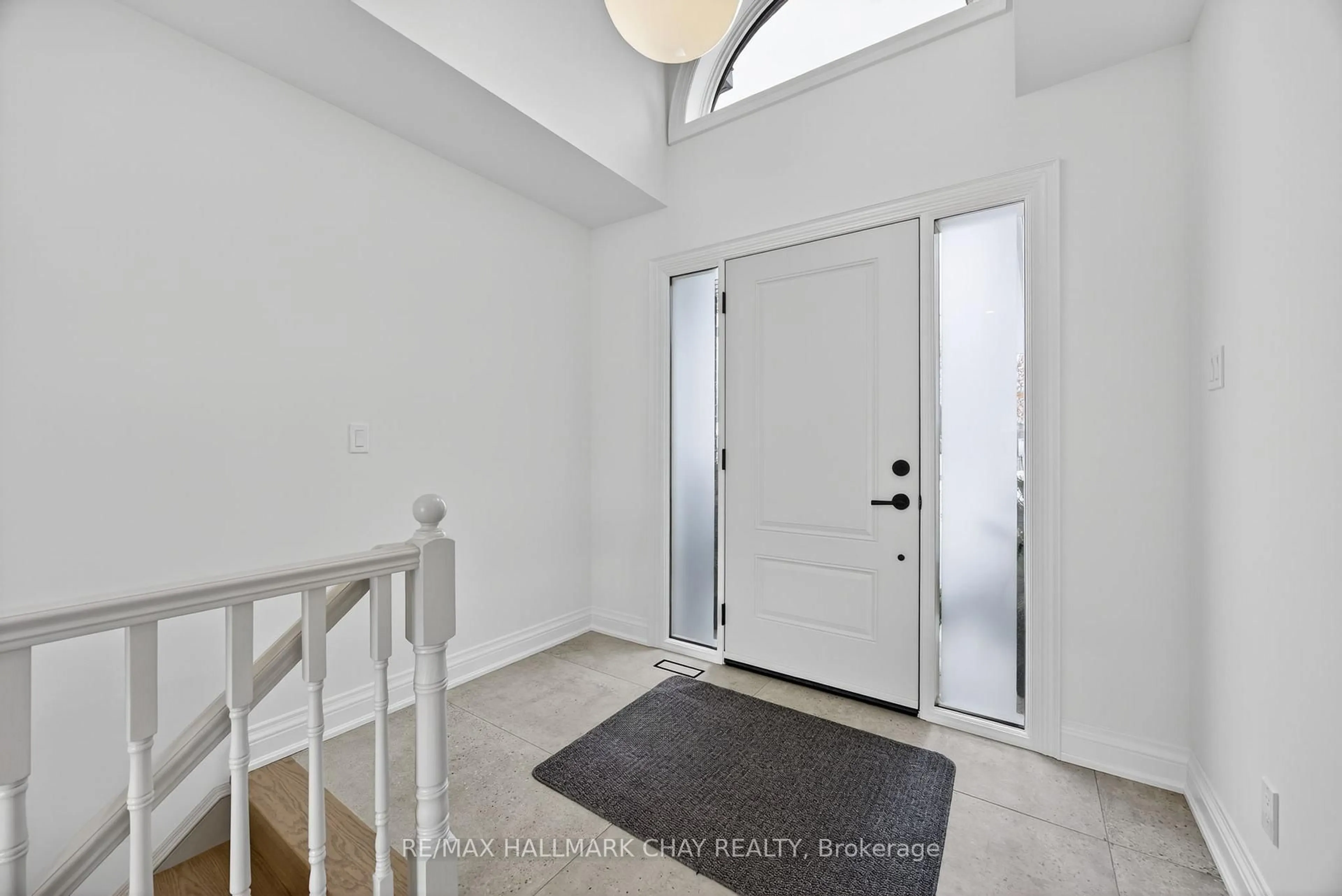 Indoor entryway for 930 Marshall Rd, Tiny Ontario L0K 2E1