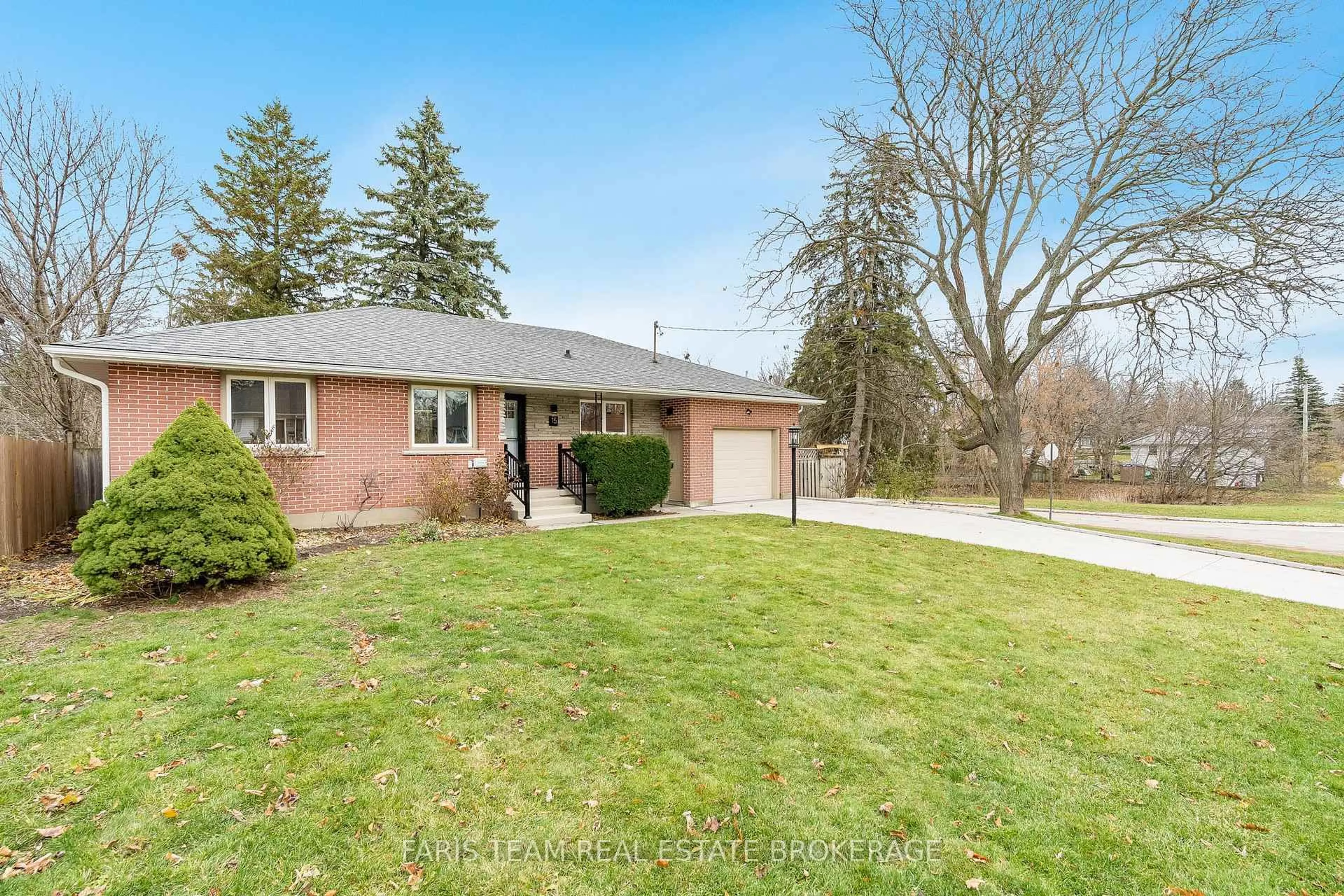 Home with brick exterior material, street for 15 Davidson St, Barrie Ontario L4M 3R9