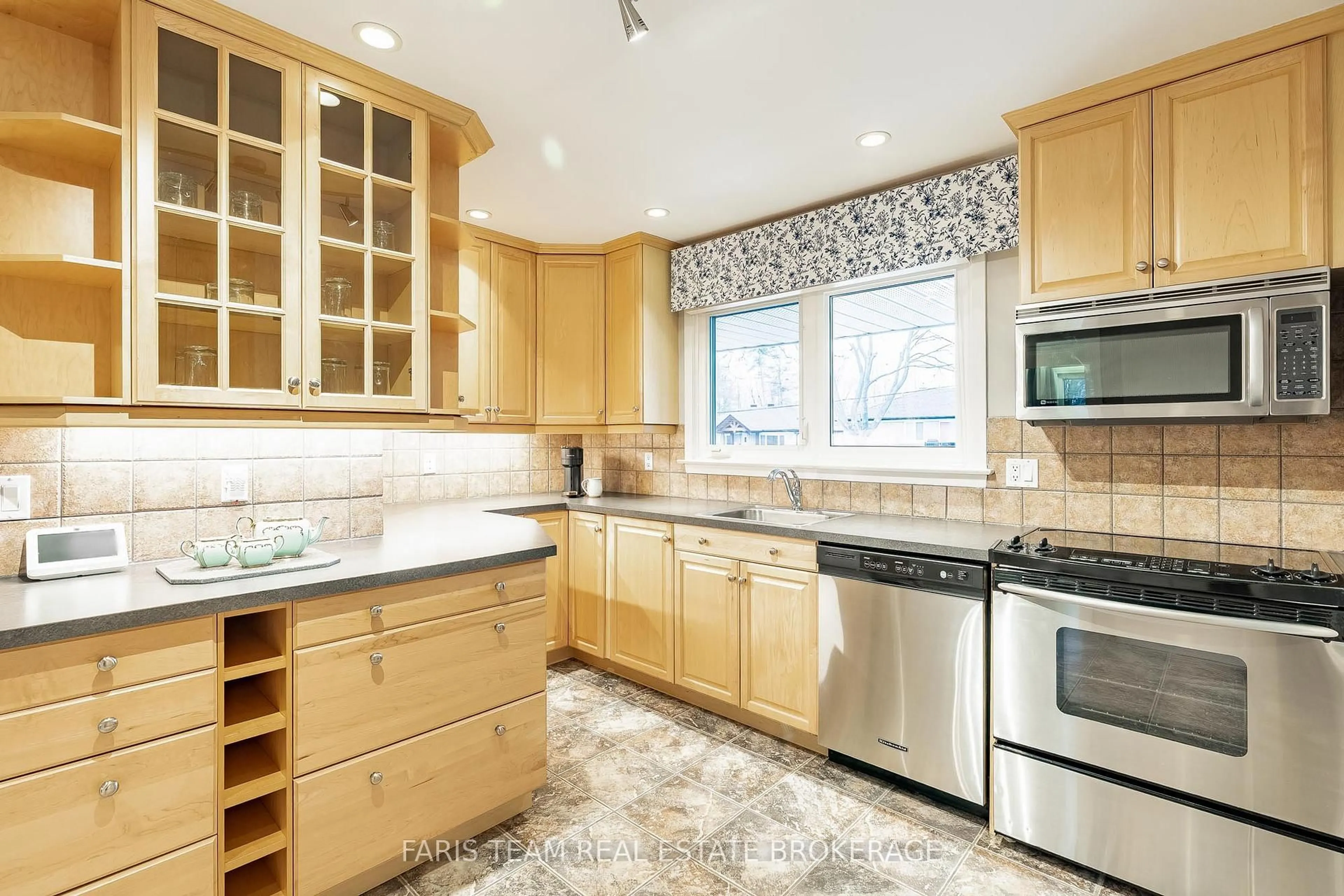 Contemporary kitchen, ceramic/tile floor for 15 Davidson St, Barrie Ontario L4M 3R9