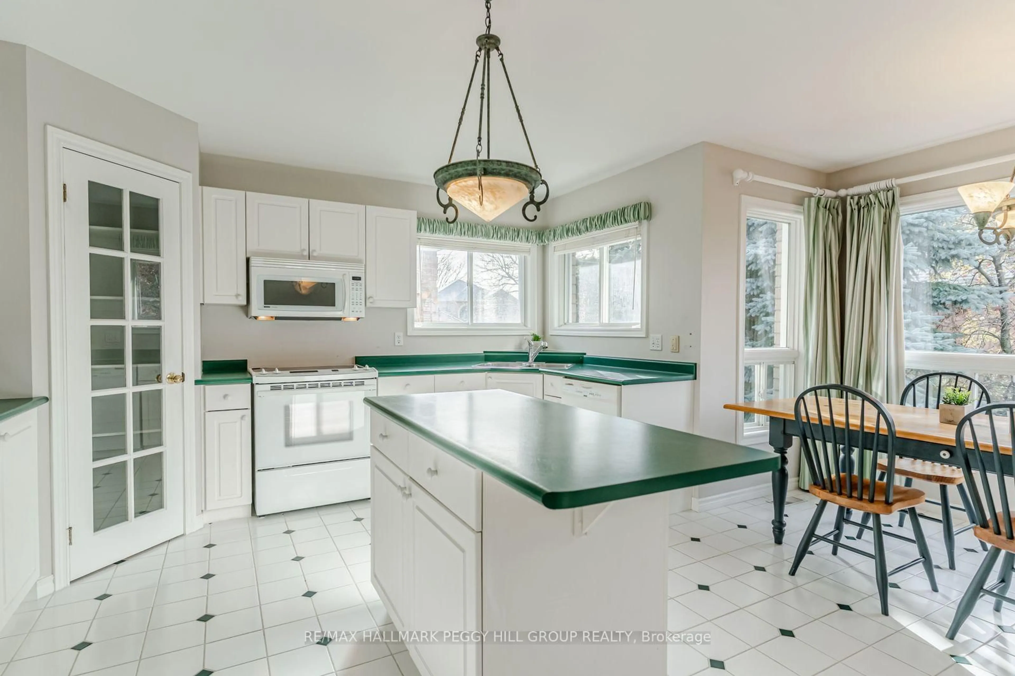 Open concept kitchen, ceramic/tile floor for 63 River Ridge Rd, Barrie Ontario L4N 7E8