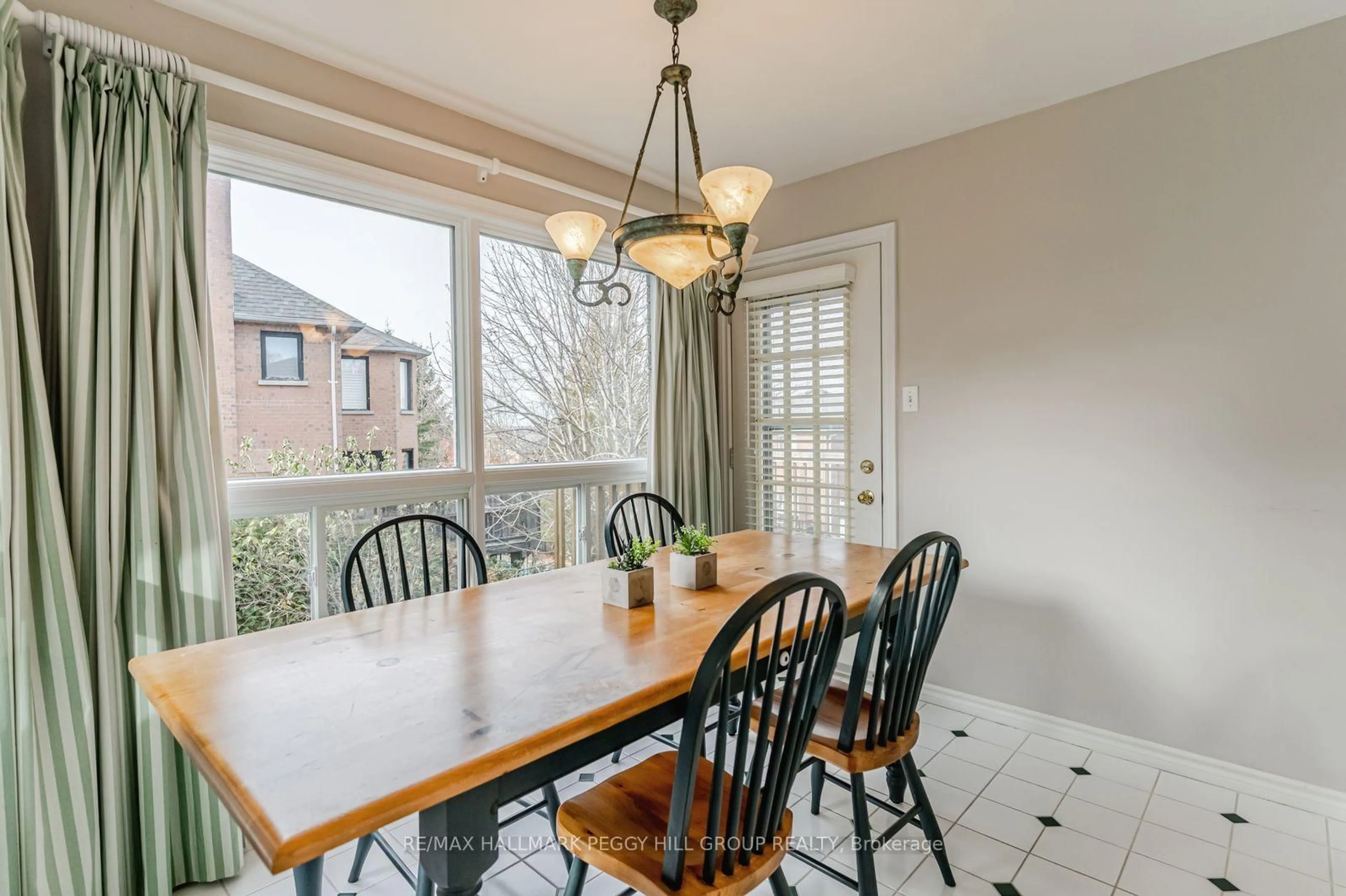 Dining room, ceramic/tile floor for 63 River Ridge Rd, Barrie Ontario L4N 7E8