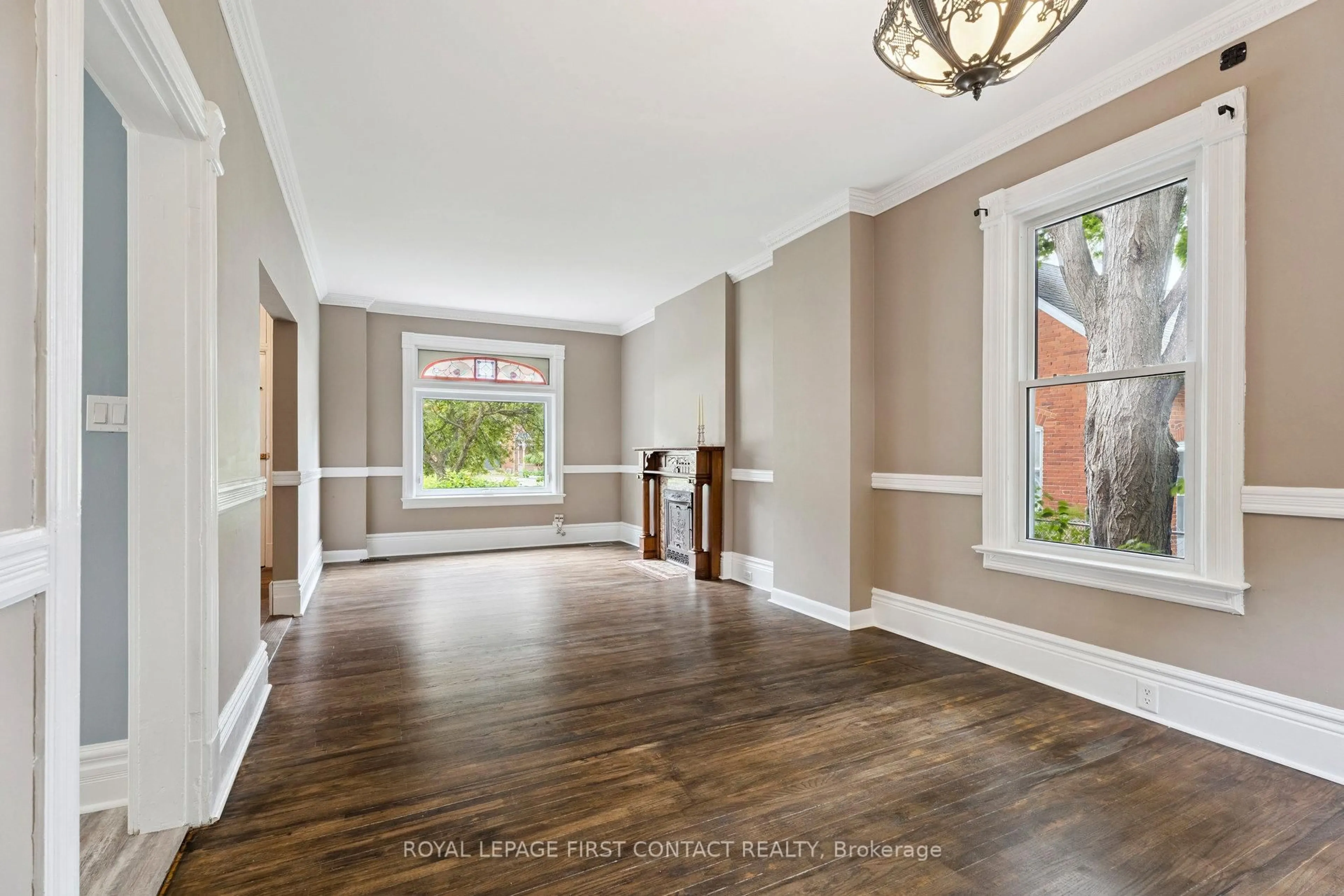 Indoor entryway for 55 Burton Ave, Barrie Ontario L4N 2R5