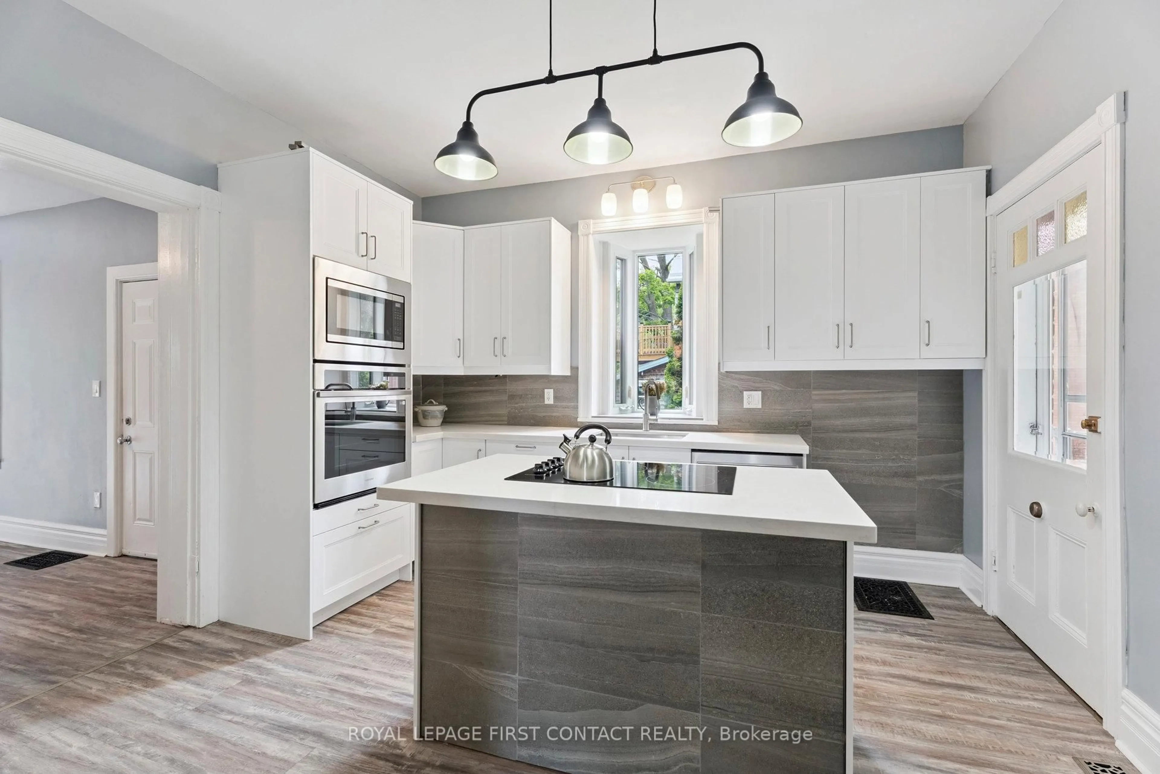 Open concept kitchen, ceramic/tile floor for 55 Burton Ave, Barrie Ontario L4N 2R5