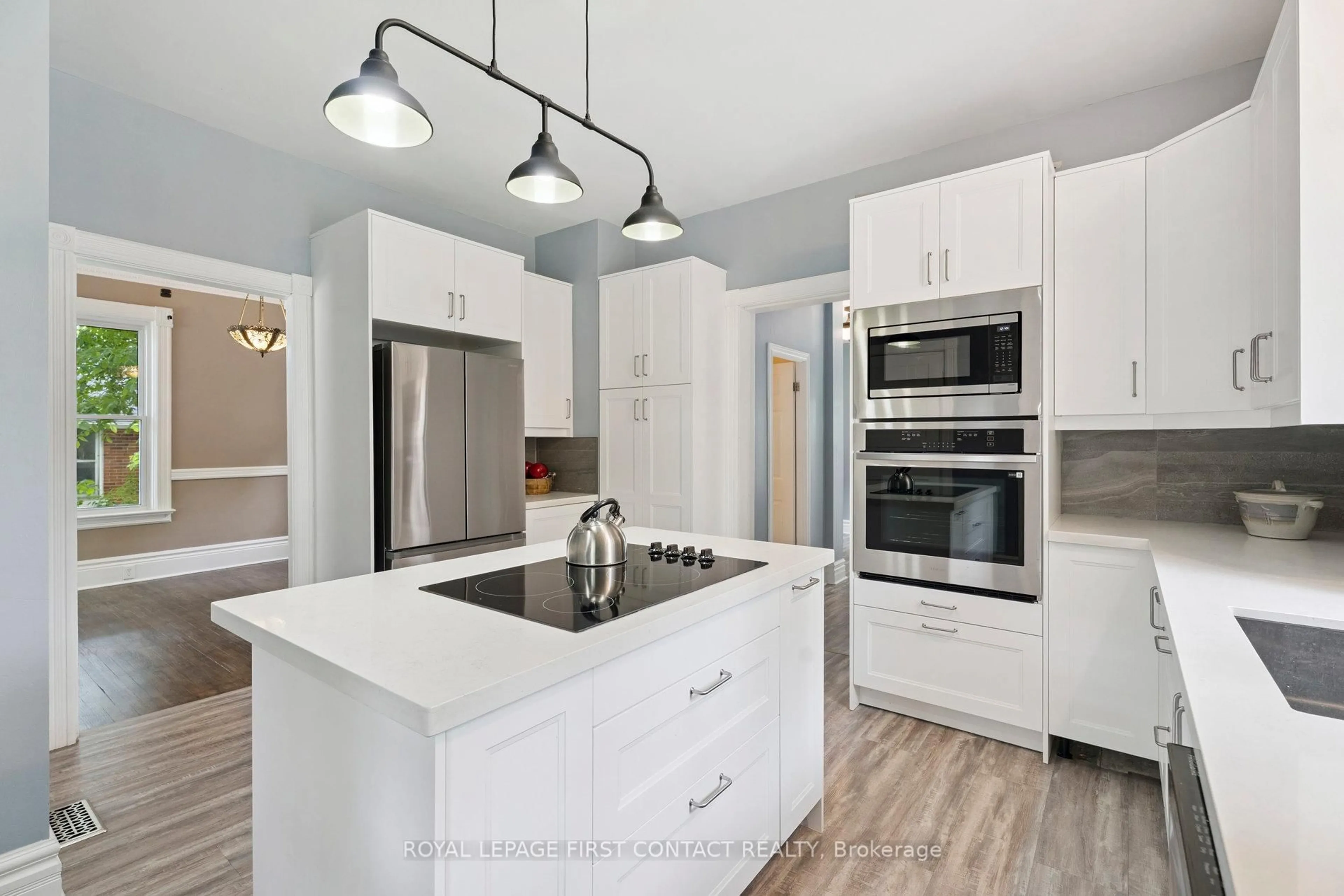 Open concept kitchen, ceramic/tile floor for 55 Burton Ave, Barrie Ontario L4N 2R5