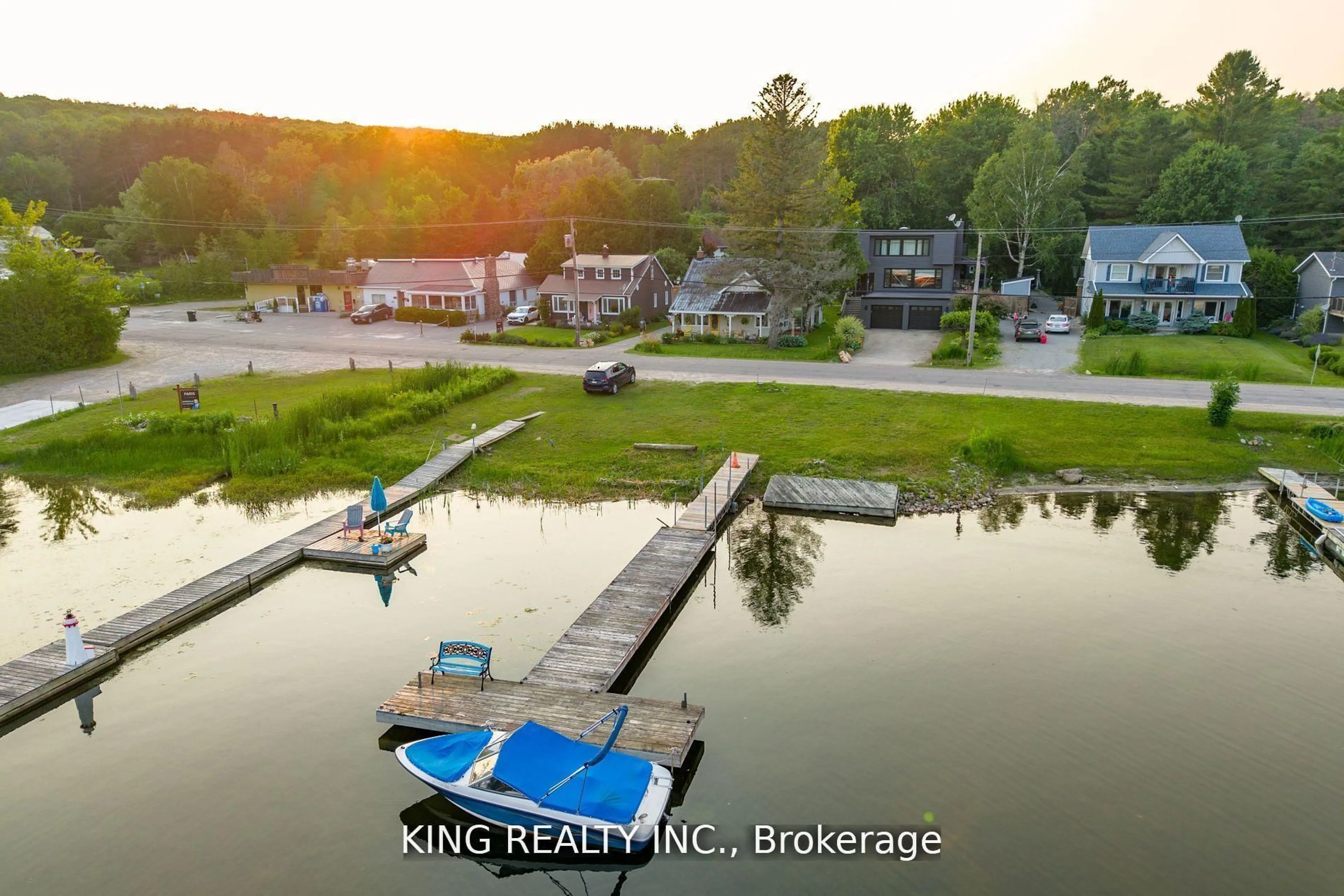 A pic from outside/outdoor area/front of a property/back of a property/a pic from drone, water/lake/river/ocean view for 602 CHAMPLAIN Rd, Tiny Ontario L9M 0C2