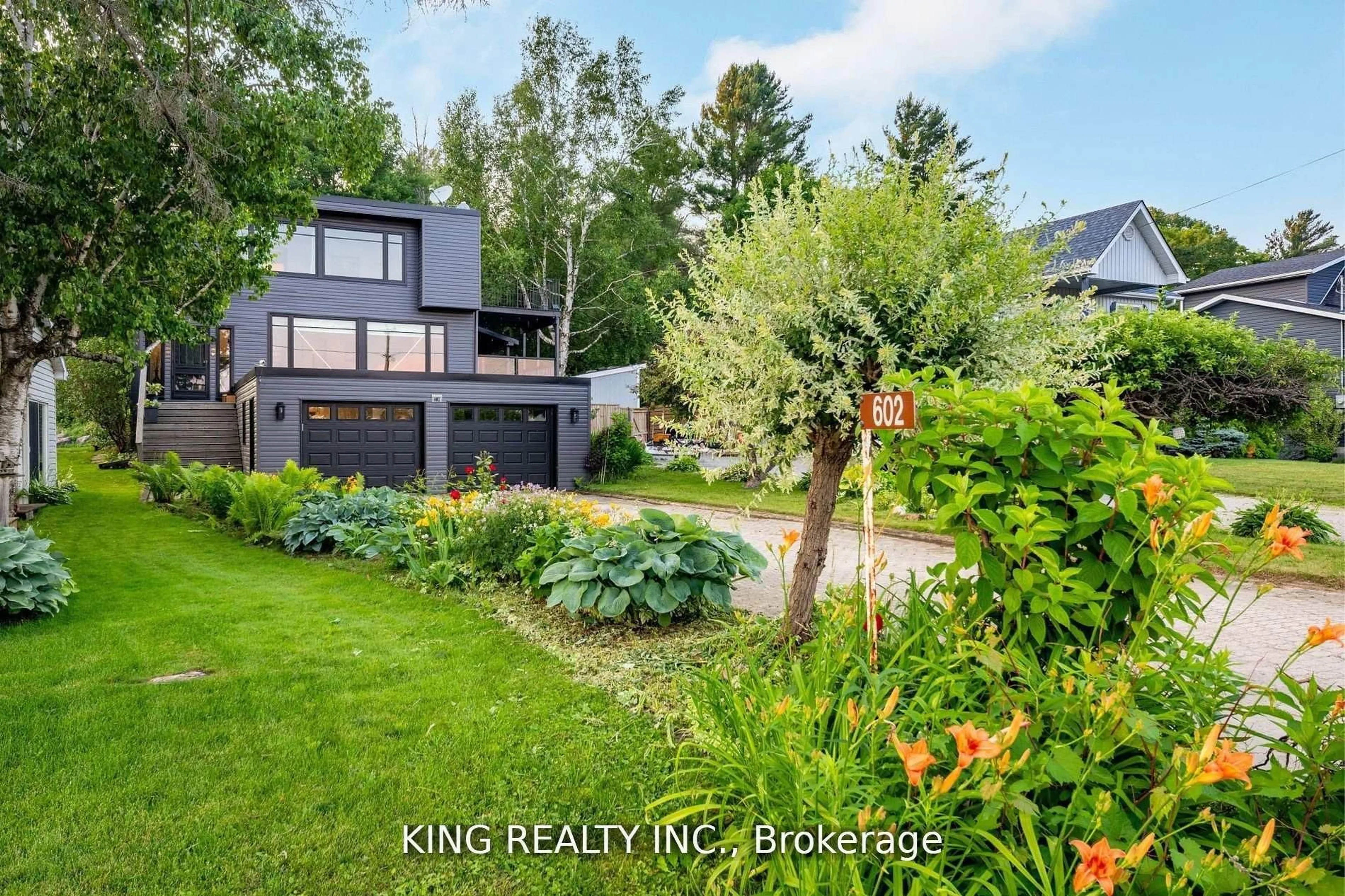 A pic from outside/outdoor area/front of a property/back of a property/a pic from drone, water/lake/river/ocean view for 602 CHAMPLAIN Rd, Tiny Ontario L9M 0C2