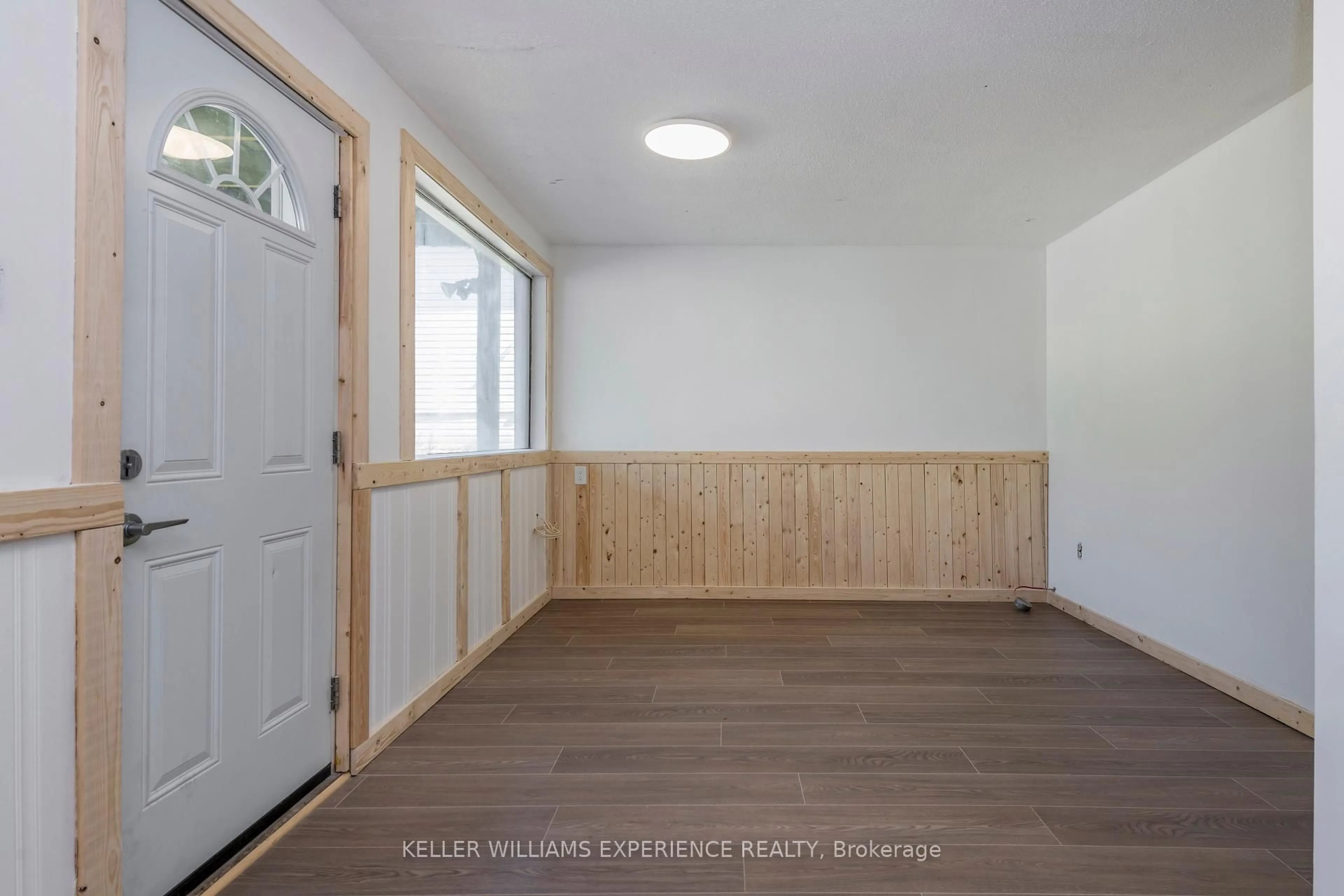 Indoor entryway for 1153 Sylvan Glen Dr, Ramara Ontario L0K 1B0