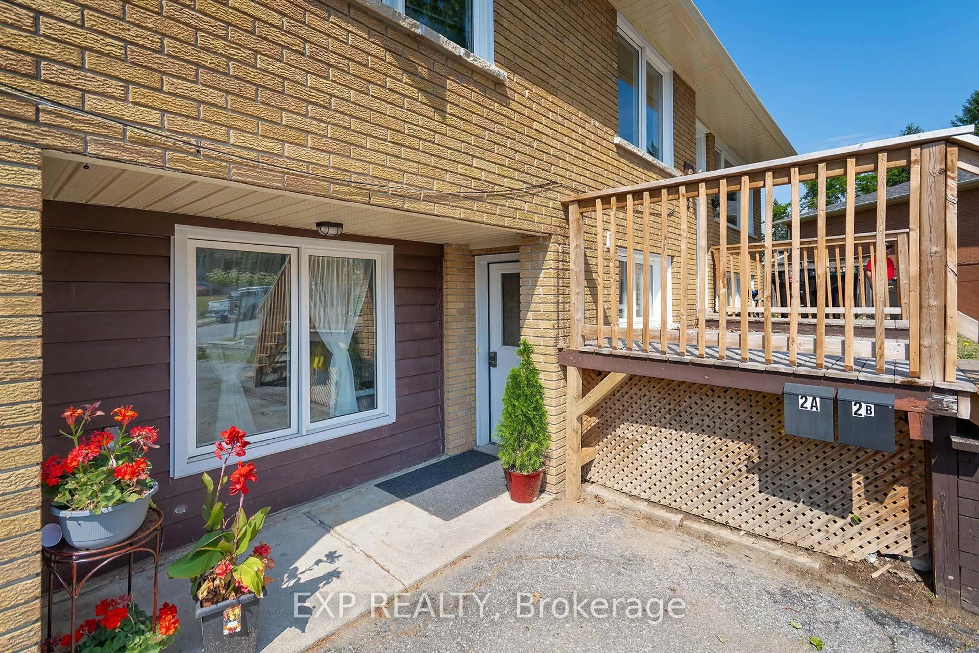 Unknown for 2 Roslyn Rd, Barrie Ontario L4M 2X6