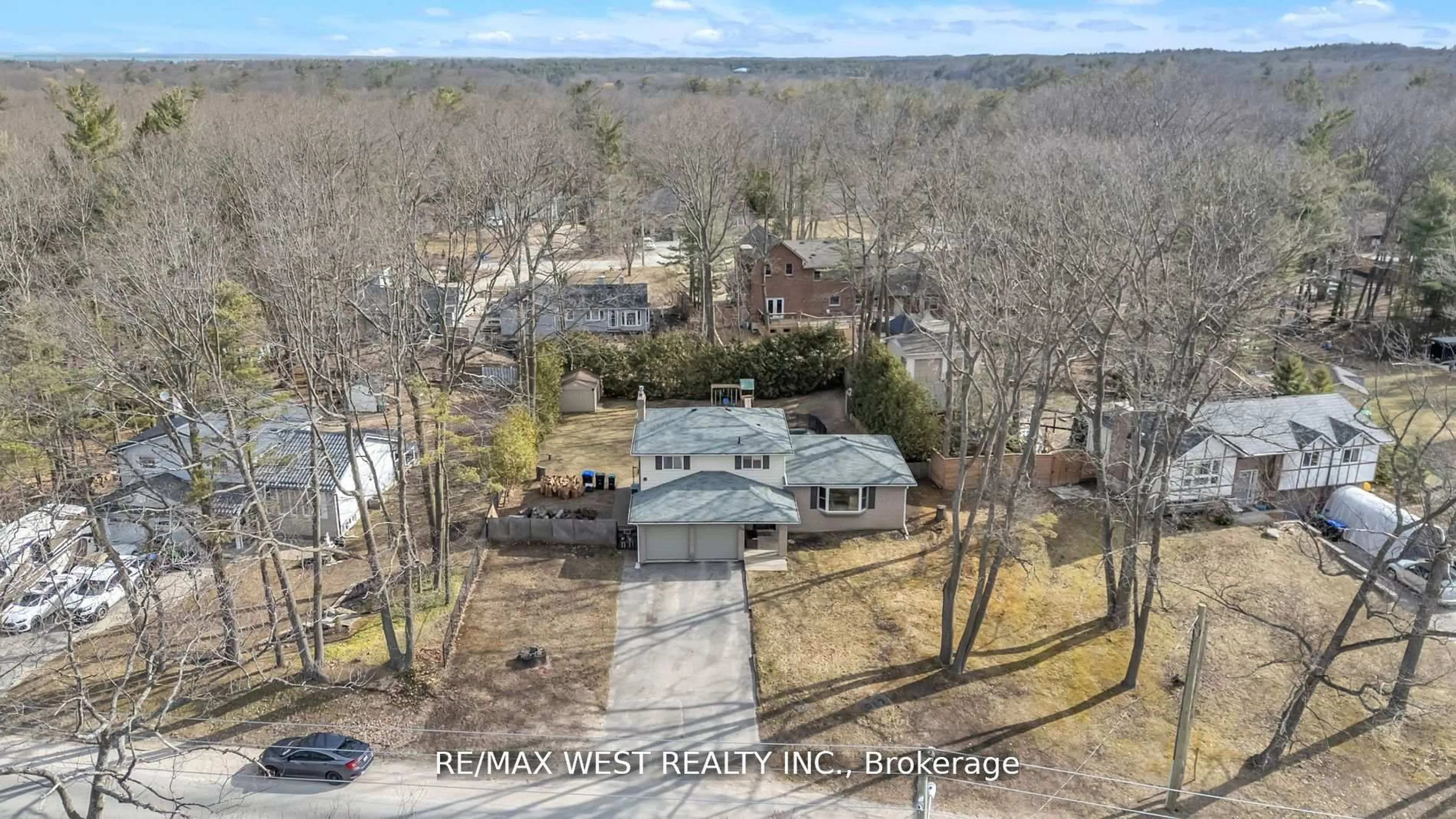 A pic from outside/outdoor area/front of a property/back of a property/a pic from drone, street for 279 Sunnidale Rd, Wasaga Beach Ontario L9Z 2T4