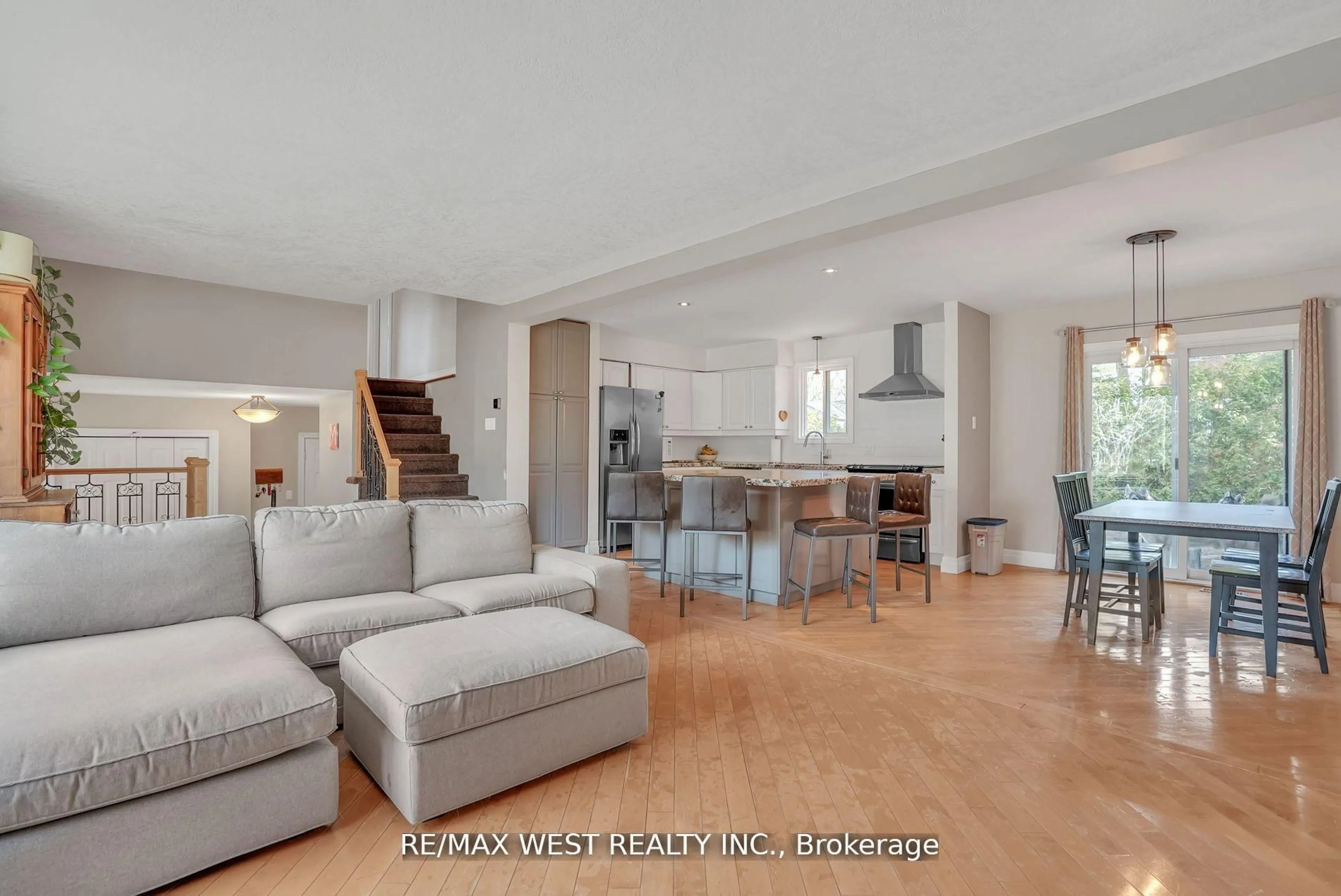 Open concept kitchen, unknown for 279 Sunnidale Rd, Wasaga Beach Ontario L9Z 2T4