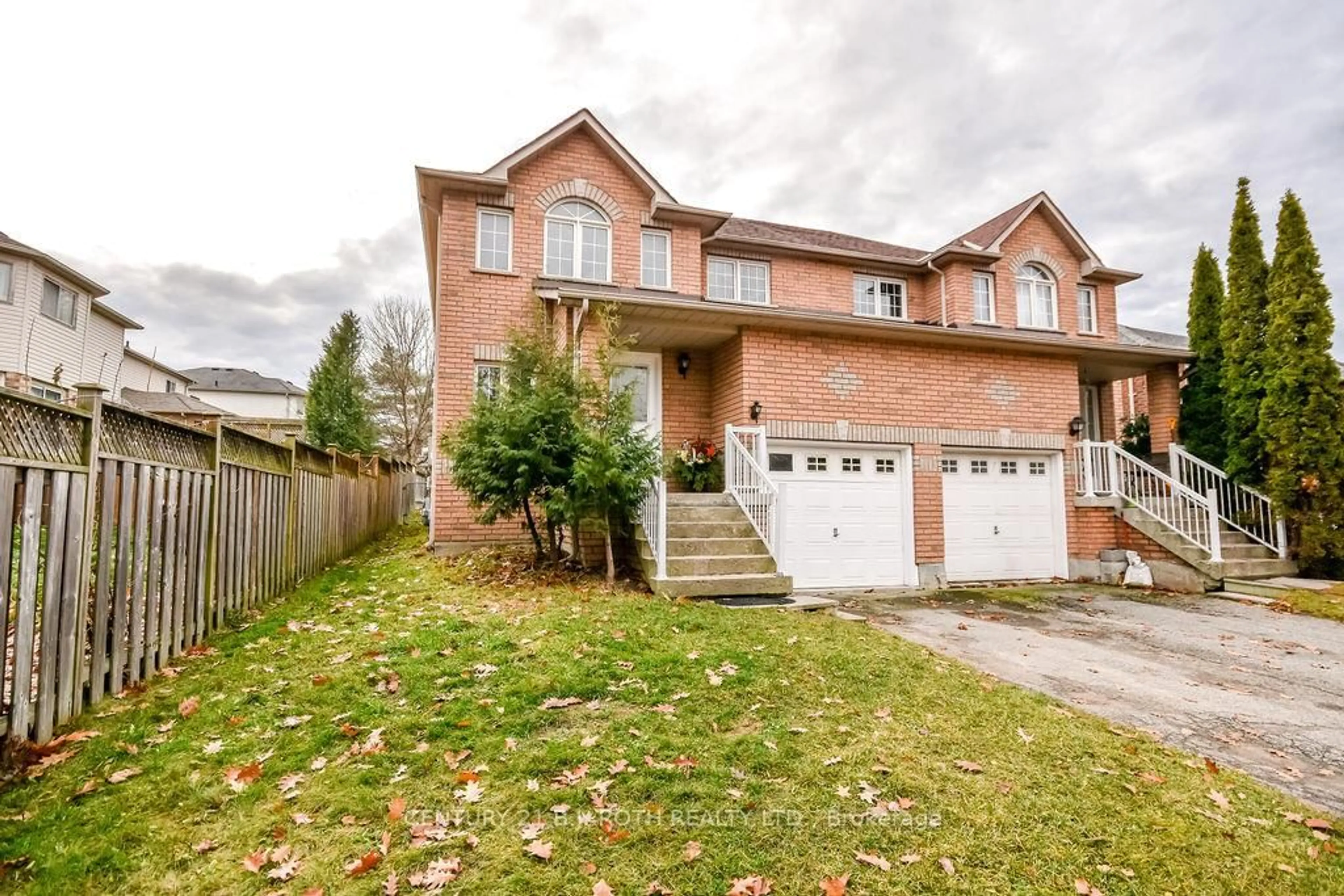 Home with brick exterior material, street for 5 Peter St, Barrie Ontario L4N 5R2