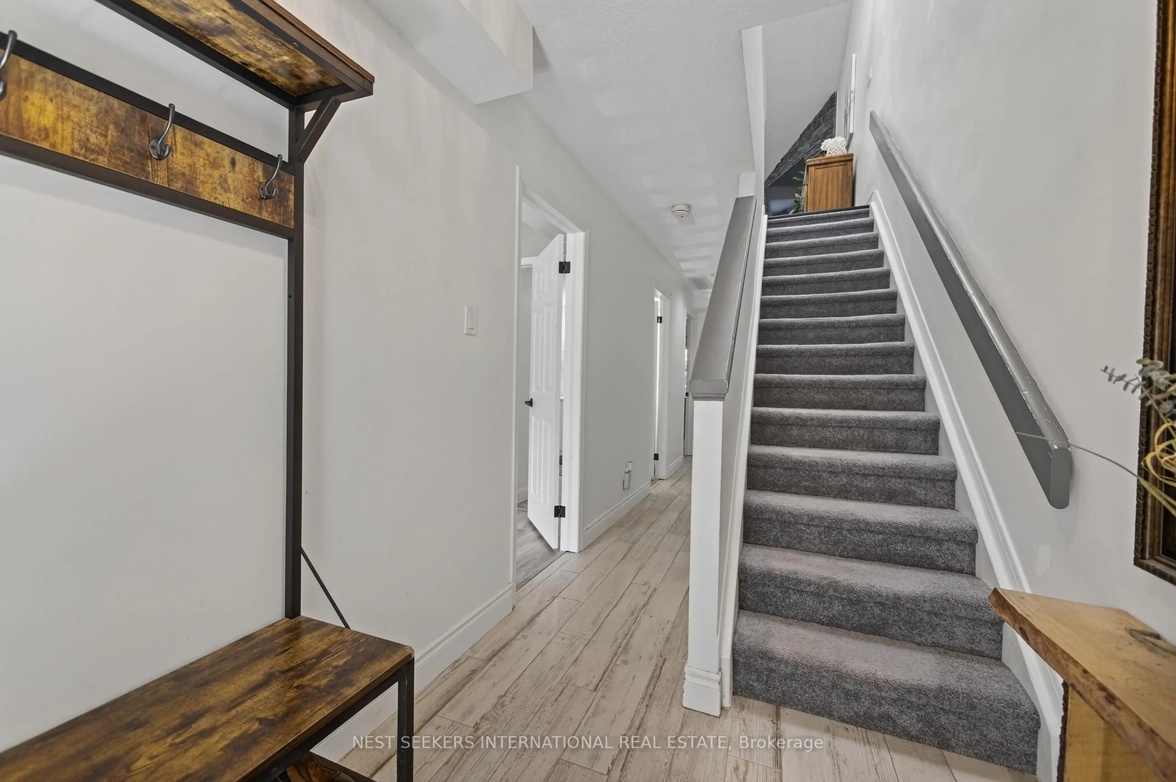 Unknown for 5 Harbour St #27, Collingwood Ontario L9Y 5C5