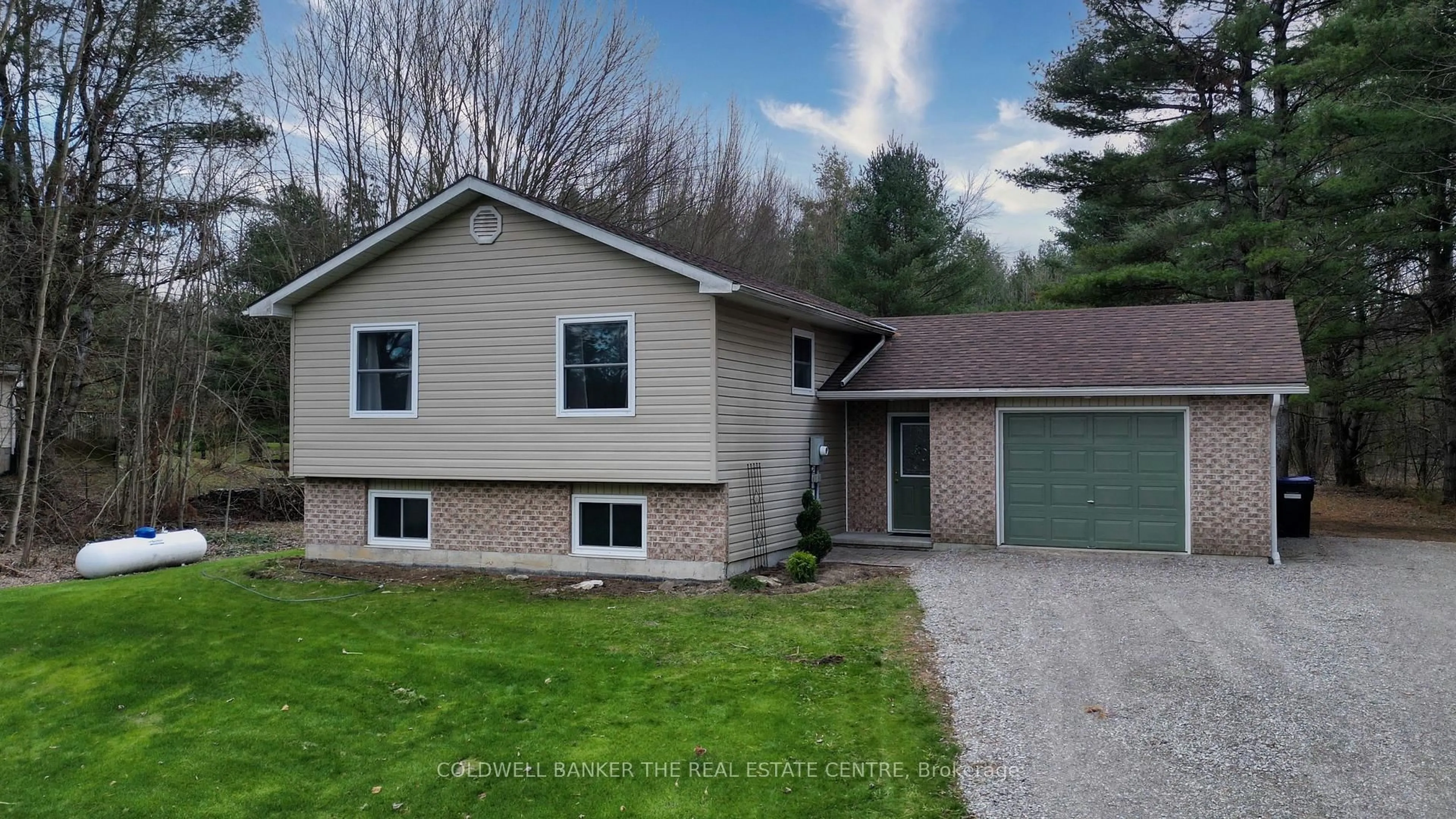 Home with vinyl exterior material, street for 4067 CANAL Rd, Severn Ontario L0K 2B0