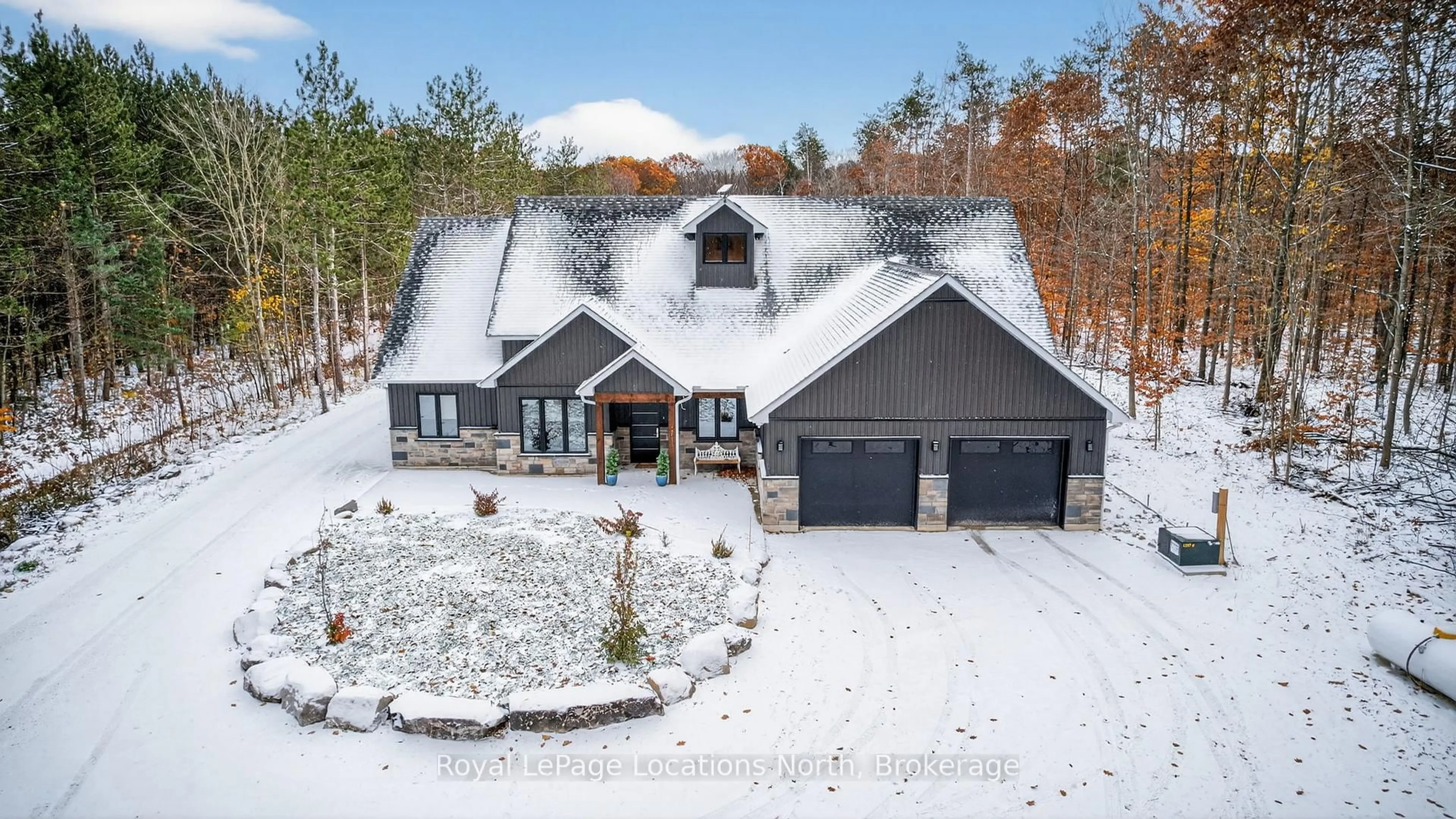 A pic from outside/outdoor area/front of a property/back of a property/a pic from drone, unknown for 3511 Rainbow Valley Rd, Springwater Ontario L0M 1S0