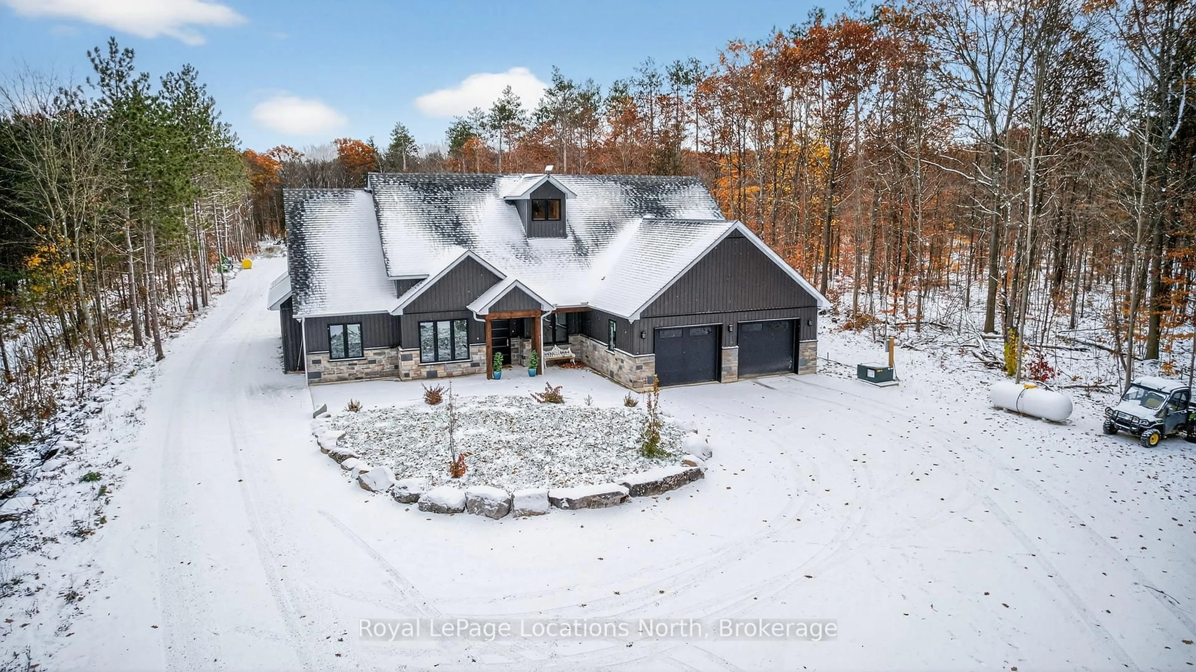 A pic from outside/outdoor area/front of a property/back of a property/a pic from drone, mountain view for 3511 Rainbow Valley Rd, Springwater Ontario L0M 1S0