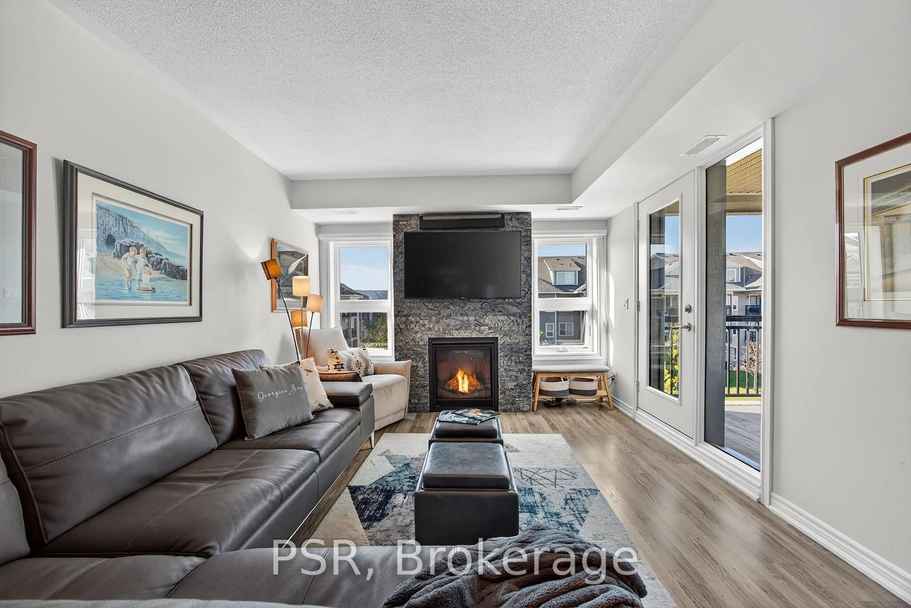 Living room with furniture, unknown for 4 Cove Crt #307, Collingwood Ontario L9Y 0Y6