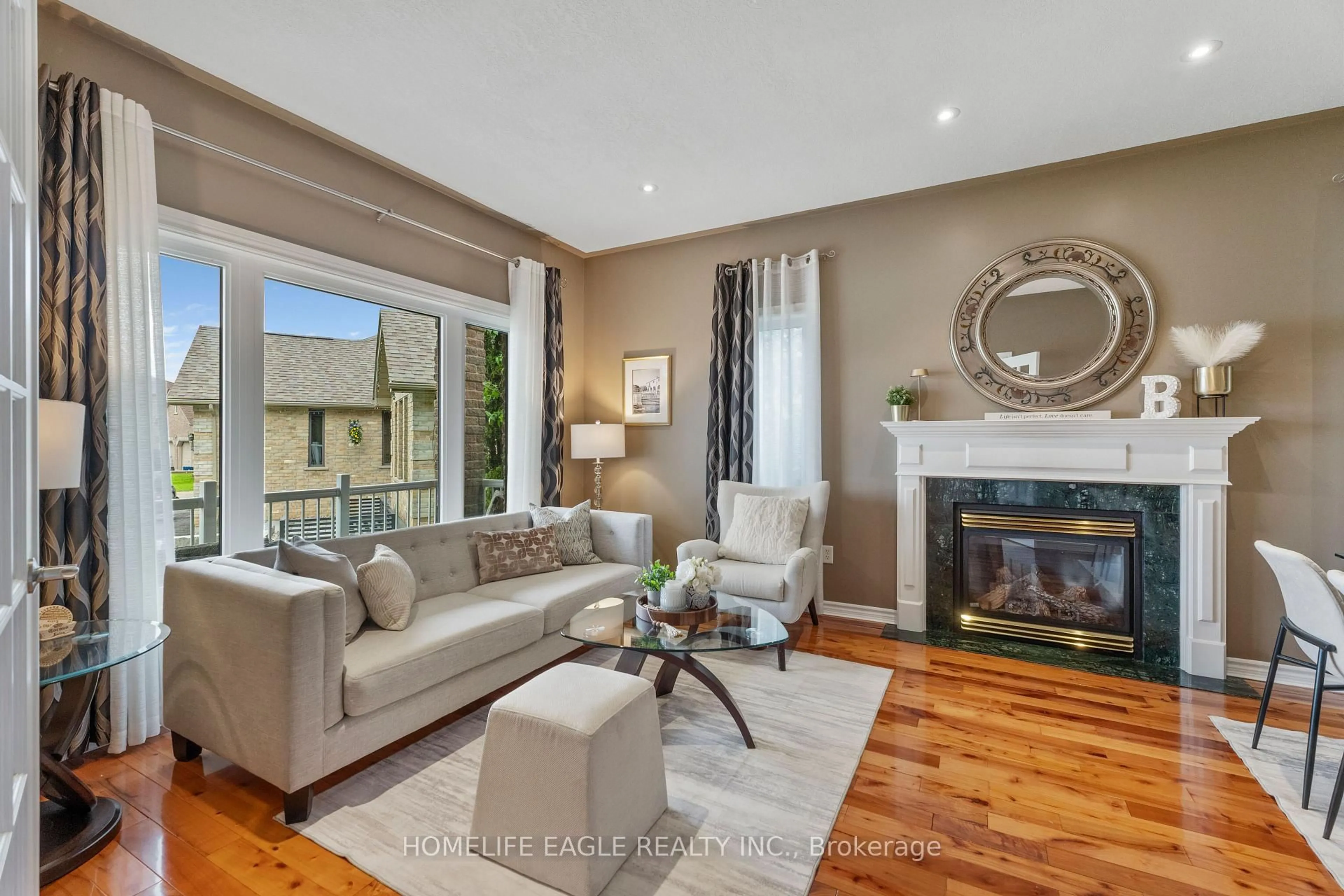 Living room with furniture, unknown for 14 Rebecca Crt, Barrie Ontario L4N 0V5