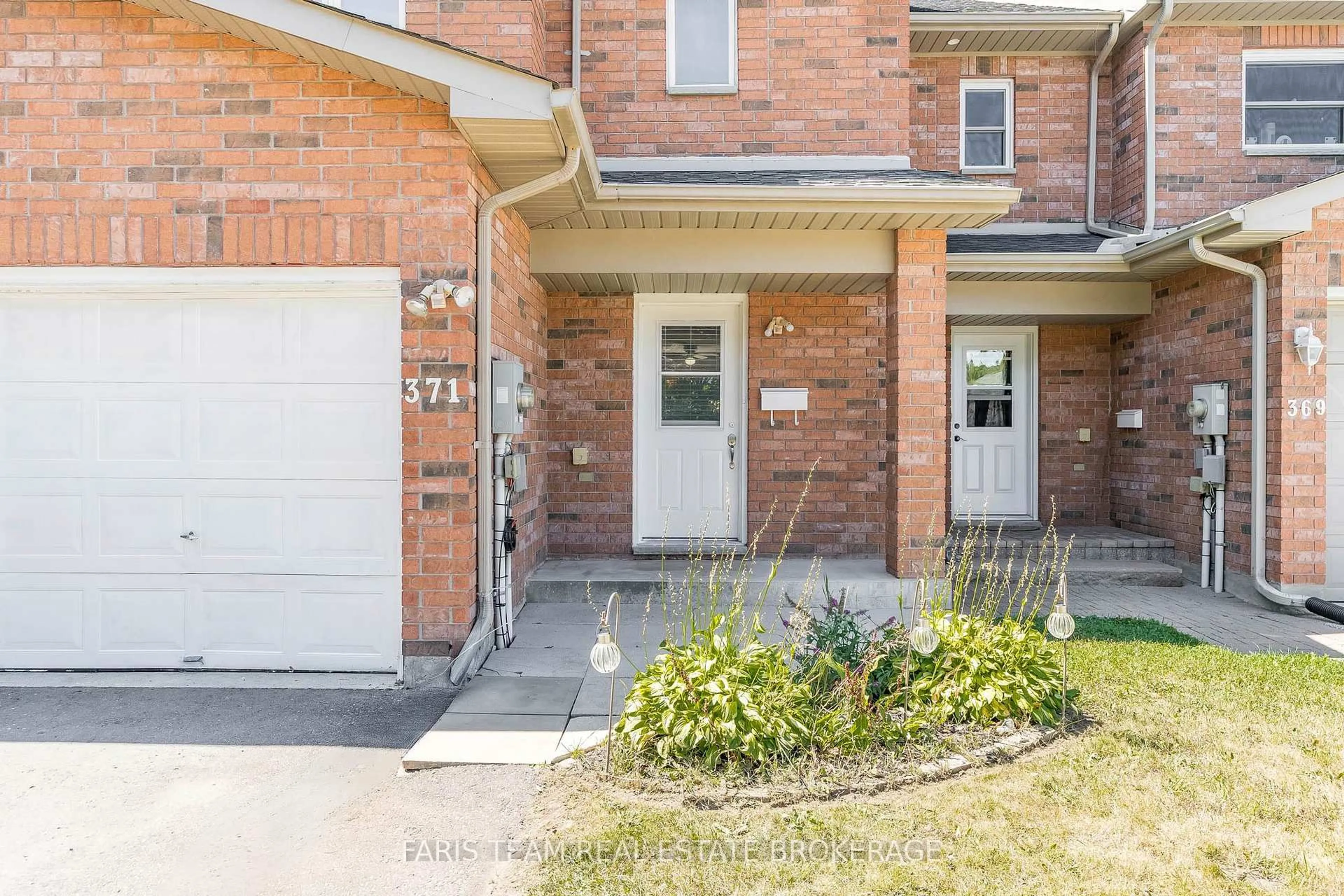 Home with brick exterior material, street for 371 Millard St, Orillia Ontario L3V 4H5