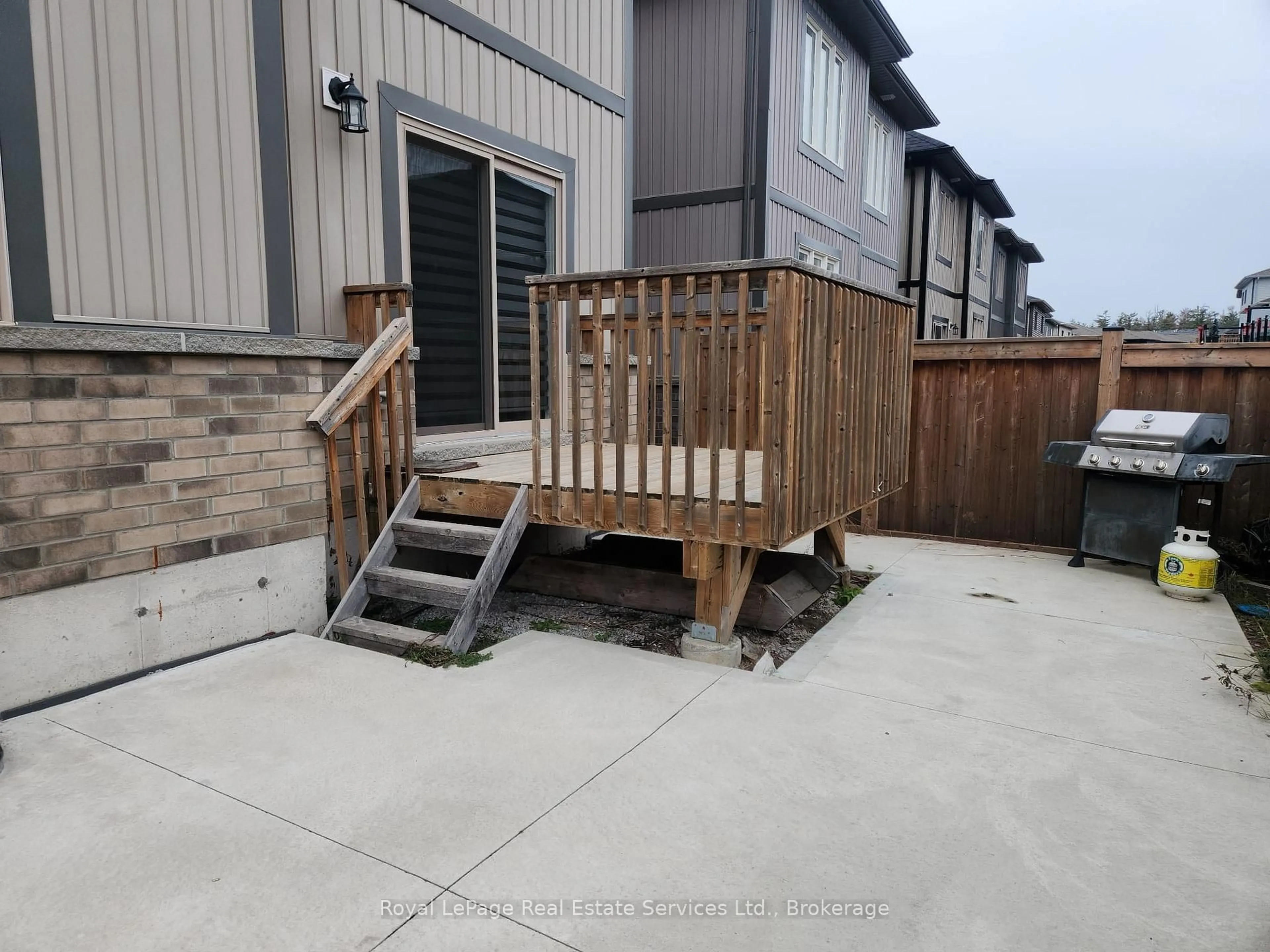 Patio, street for 74 Alaskan Hts, Barrie Ontario L9J 0H9