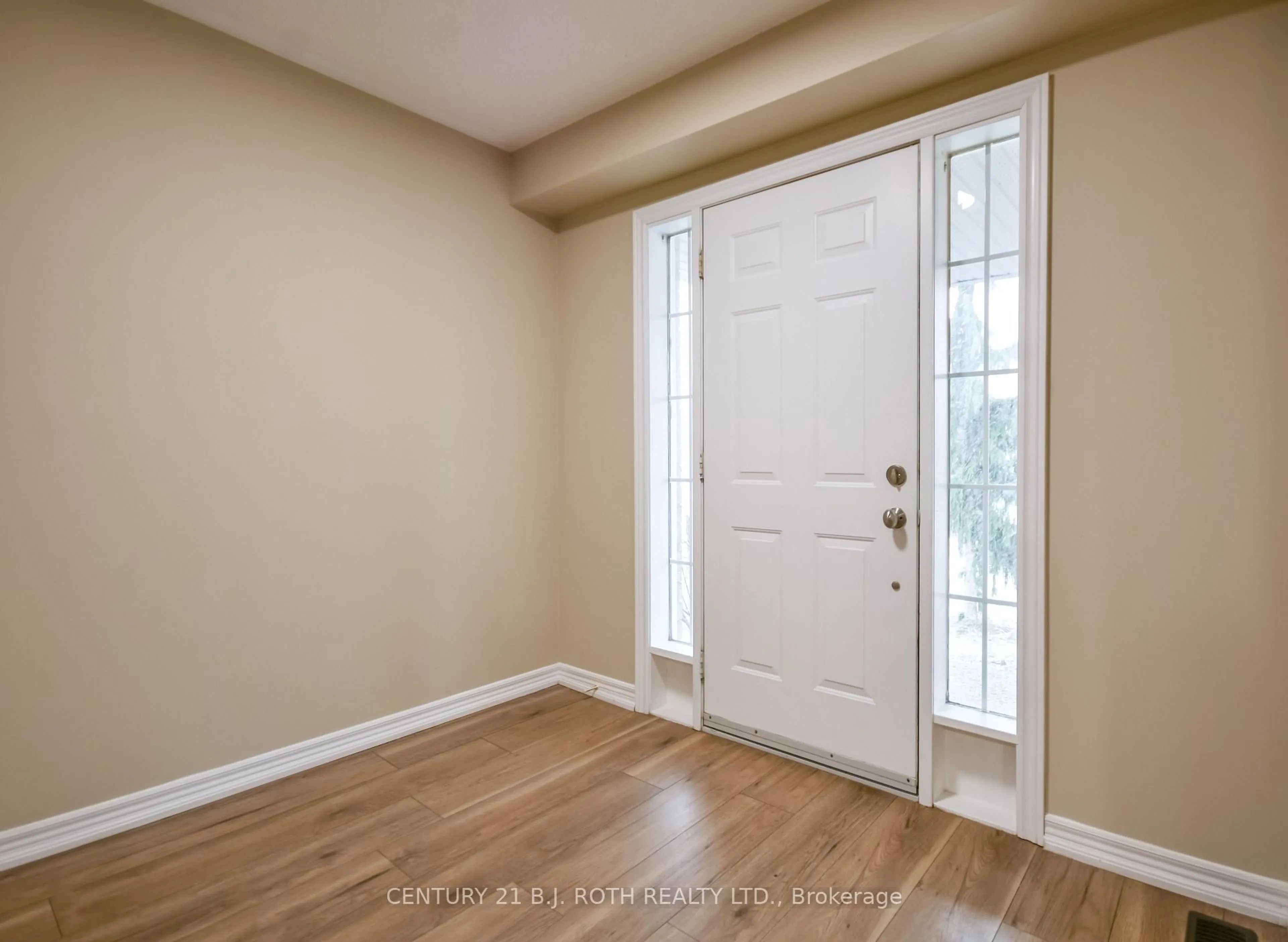 Indoor entryway for 194 Sundew Dr, Barrie Ontario L4N 9Z3