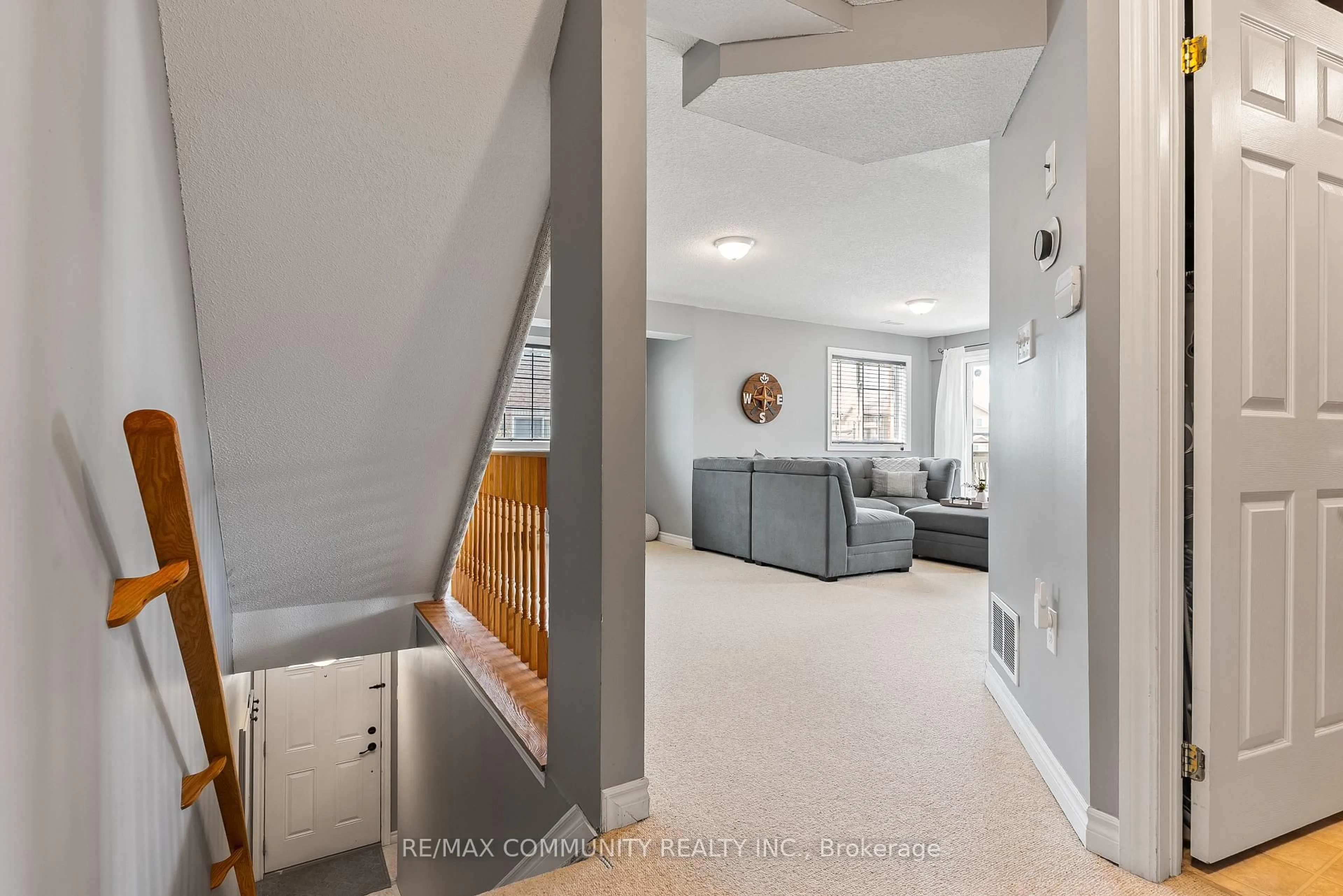 Indoor entryway for 95 Goodwin Dr #2, Barrie Ontario L4N 6K6