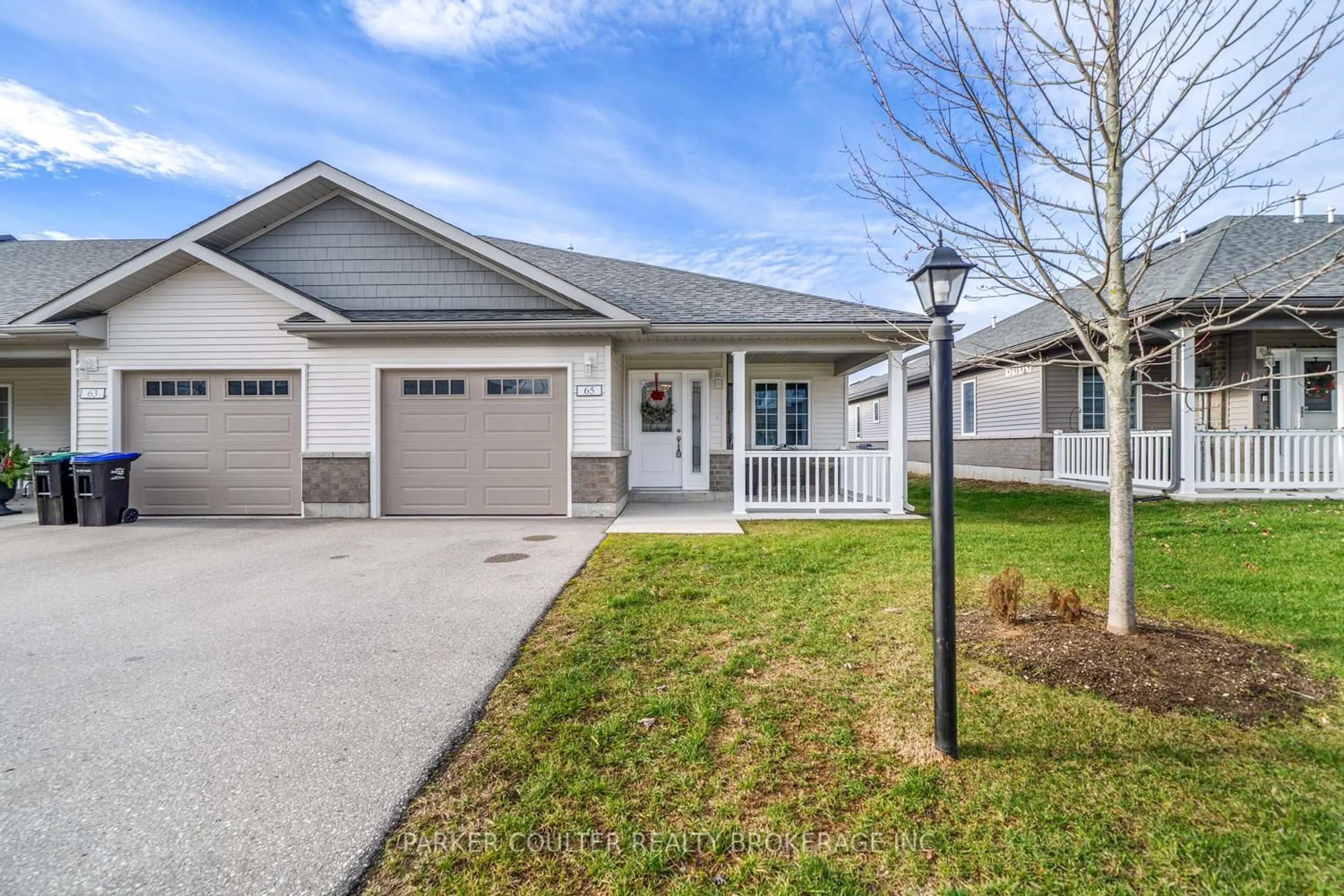 Home with vinyl exterior material, street for 65 Ivy Cres, Wasaga Beach Ontario L9Z 0H8