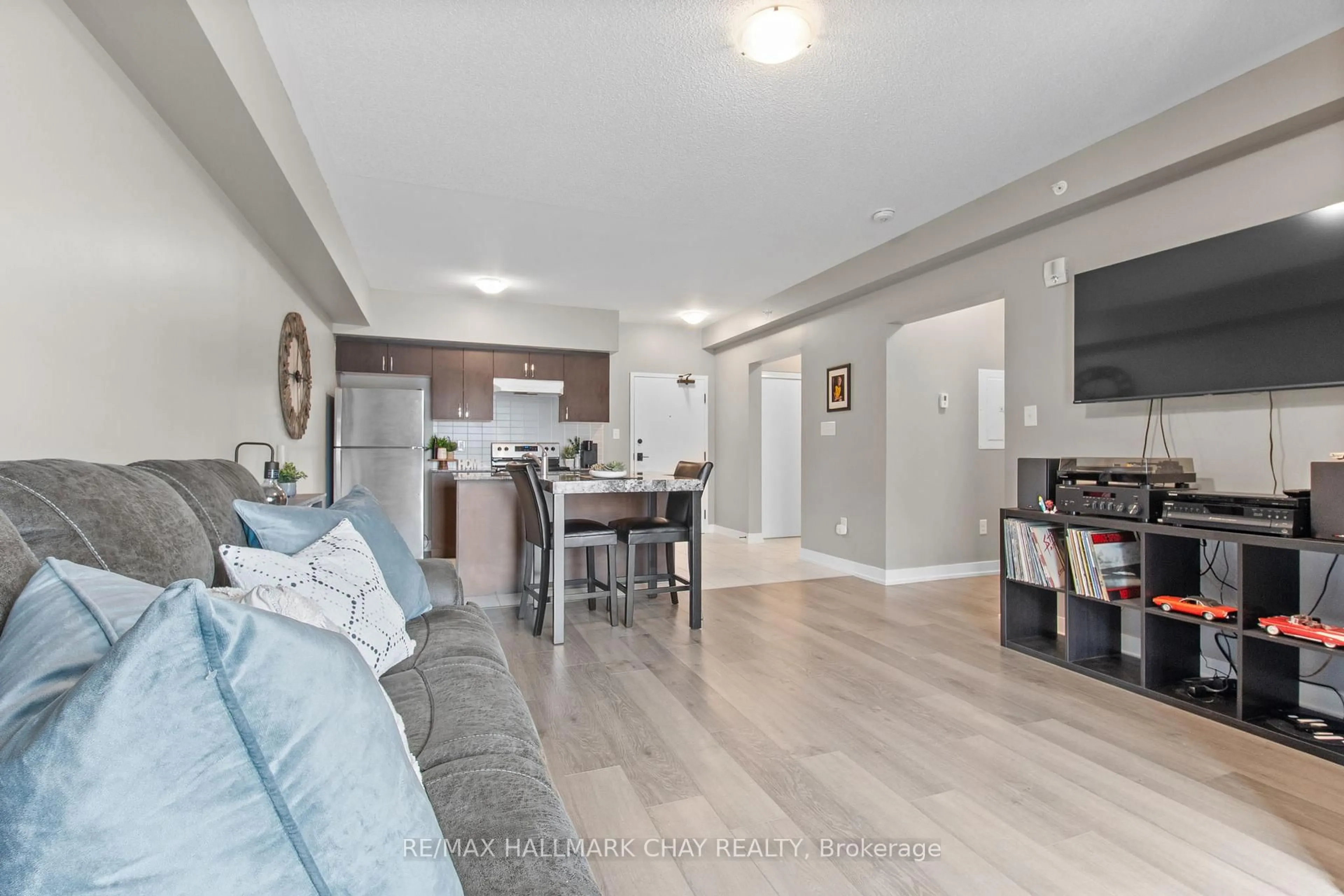 Unknown for 4 Spice Way #211, Barrie Ontario L9J 0M2