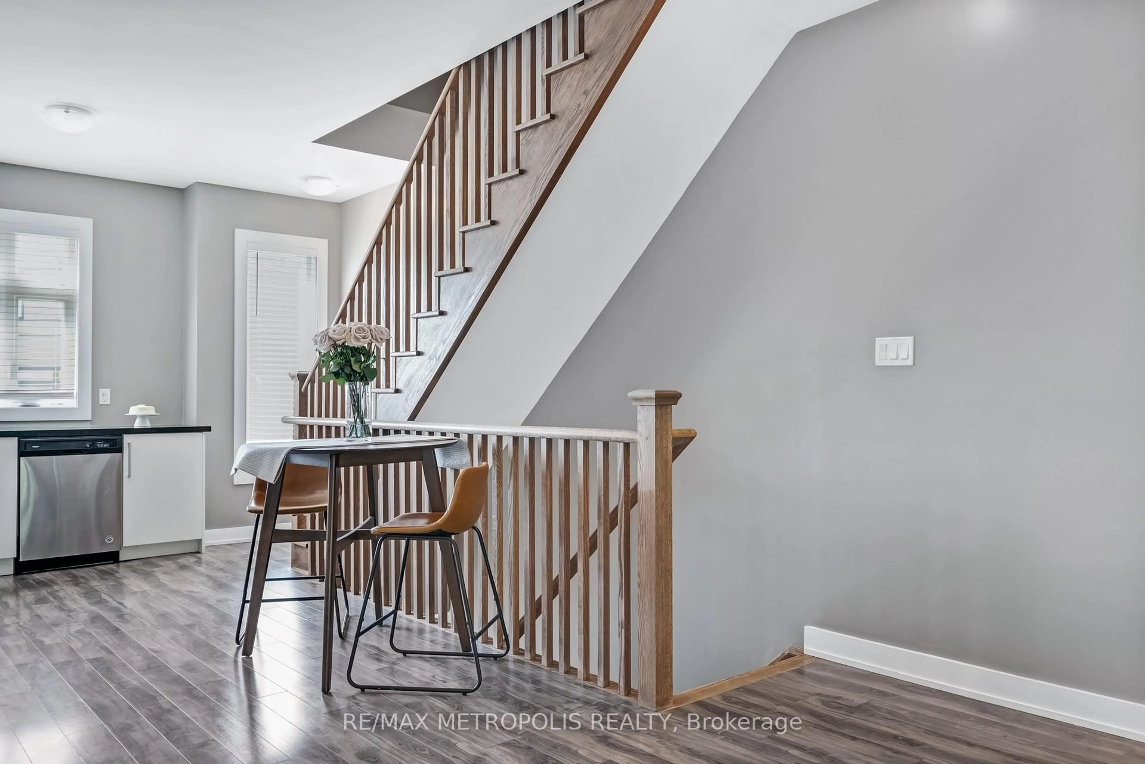 Stairs for 540 Essa Rd #35, Barrie Ontario L9J 0H2