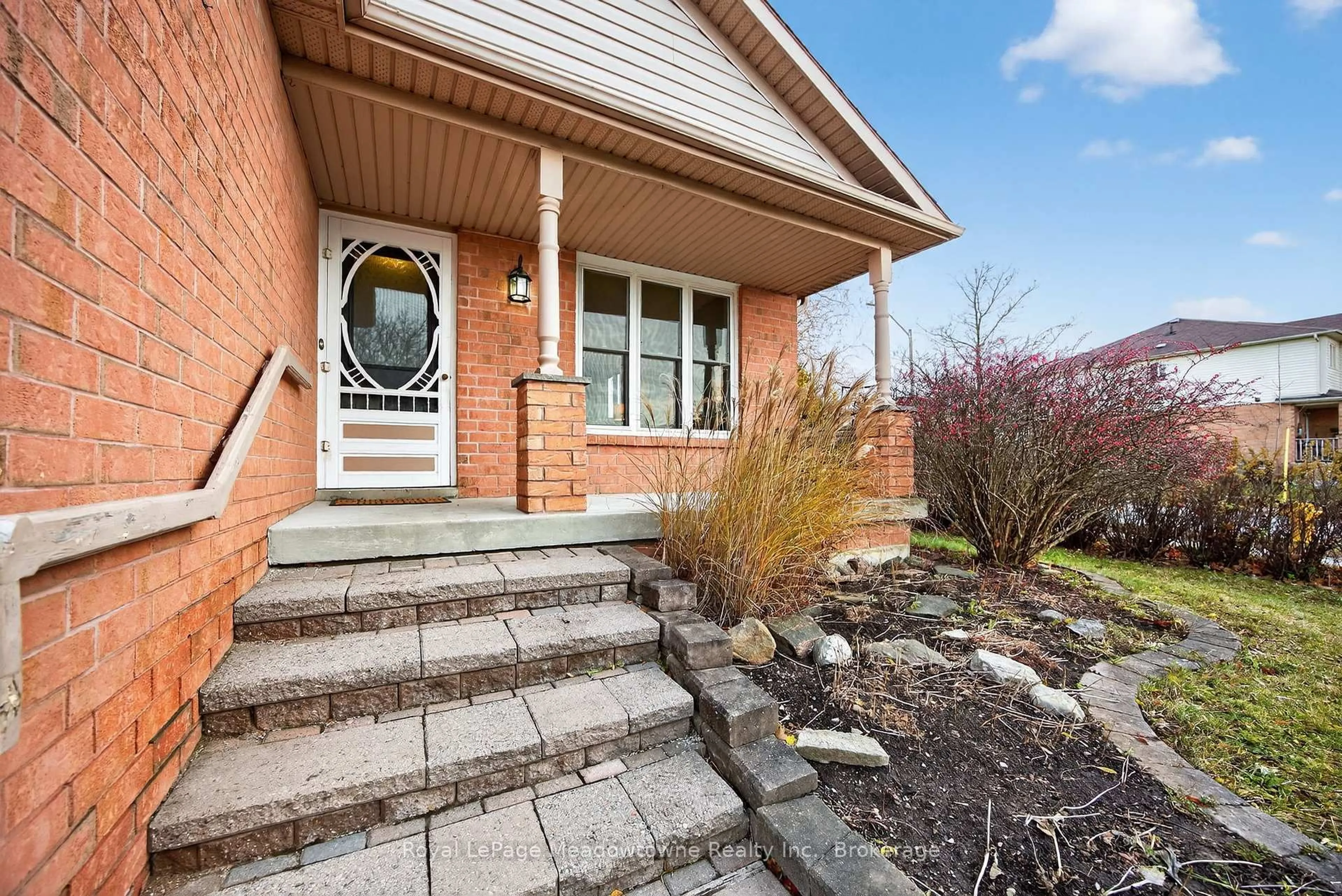 Home with brick exterior material, street for 1 Draper Cres, Barrie Ontario L4N 8B1