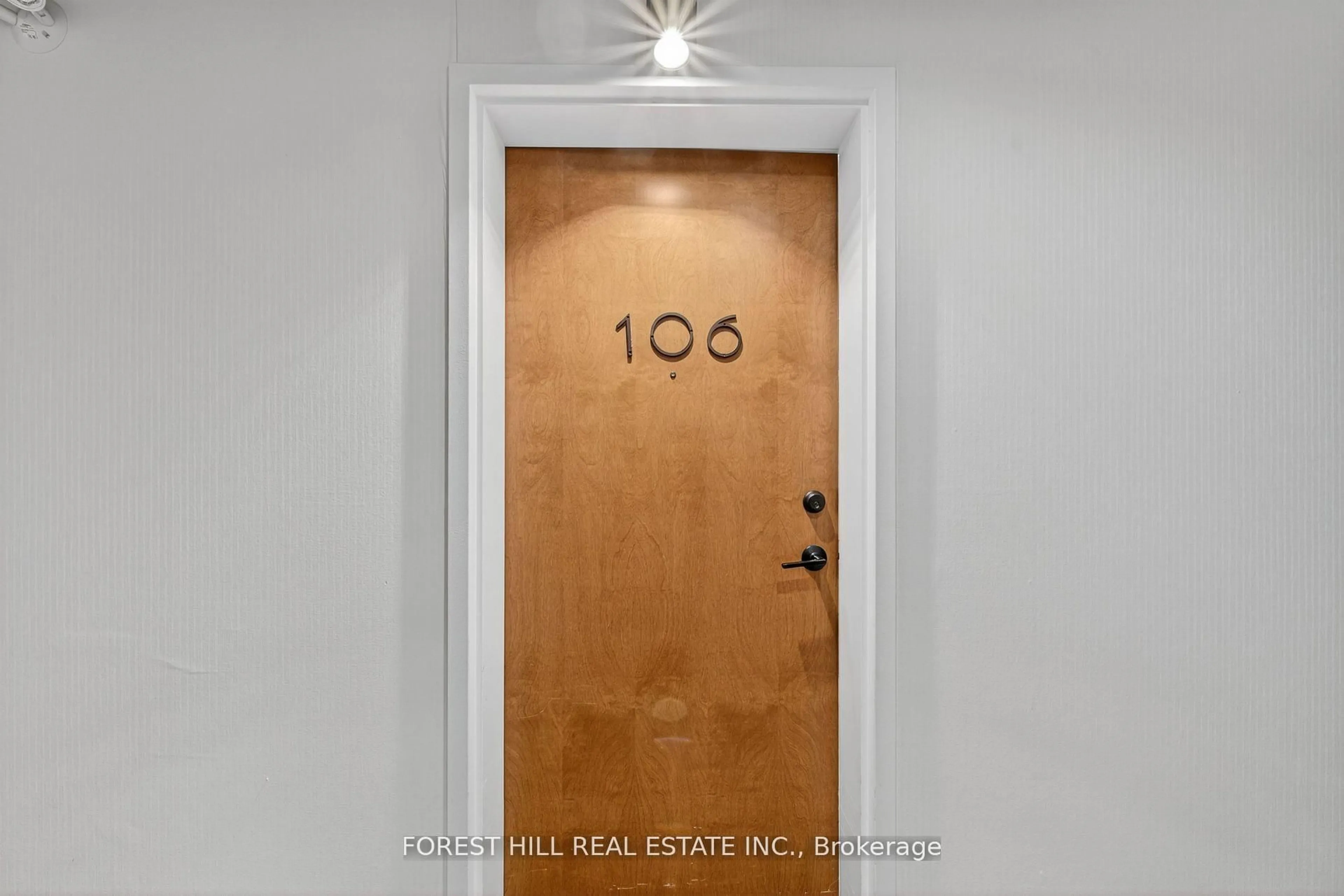 Indoor entryway for 100 Dean Ave #106, Barrie Ontario L9J 0H1