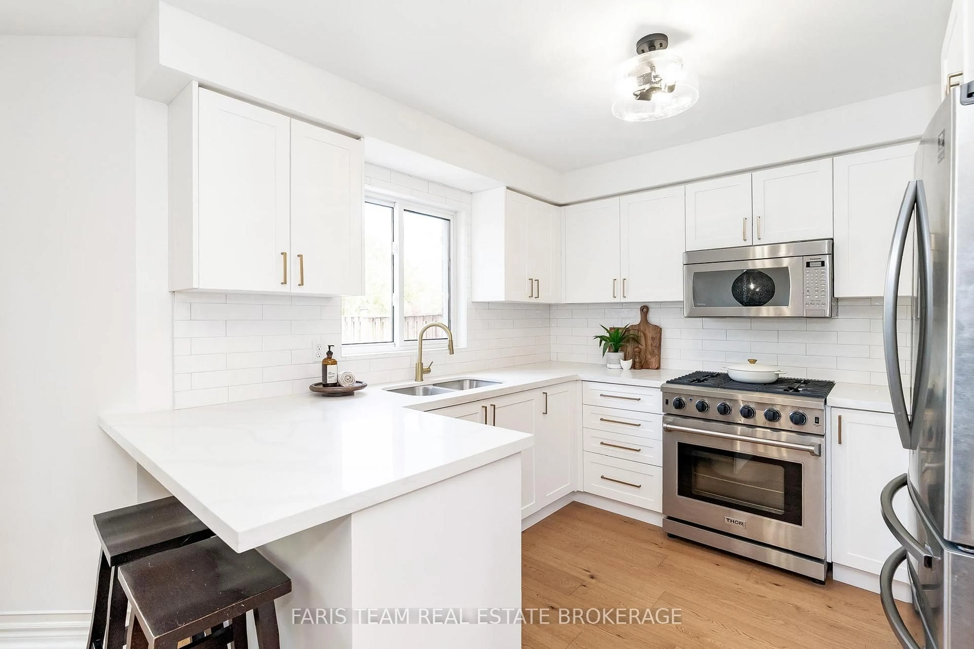 Open concept kitchen, unknown for 102 Country Lane, Barrie Ontario L4N 0N3